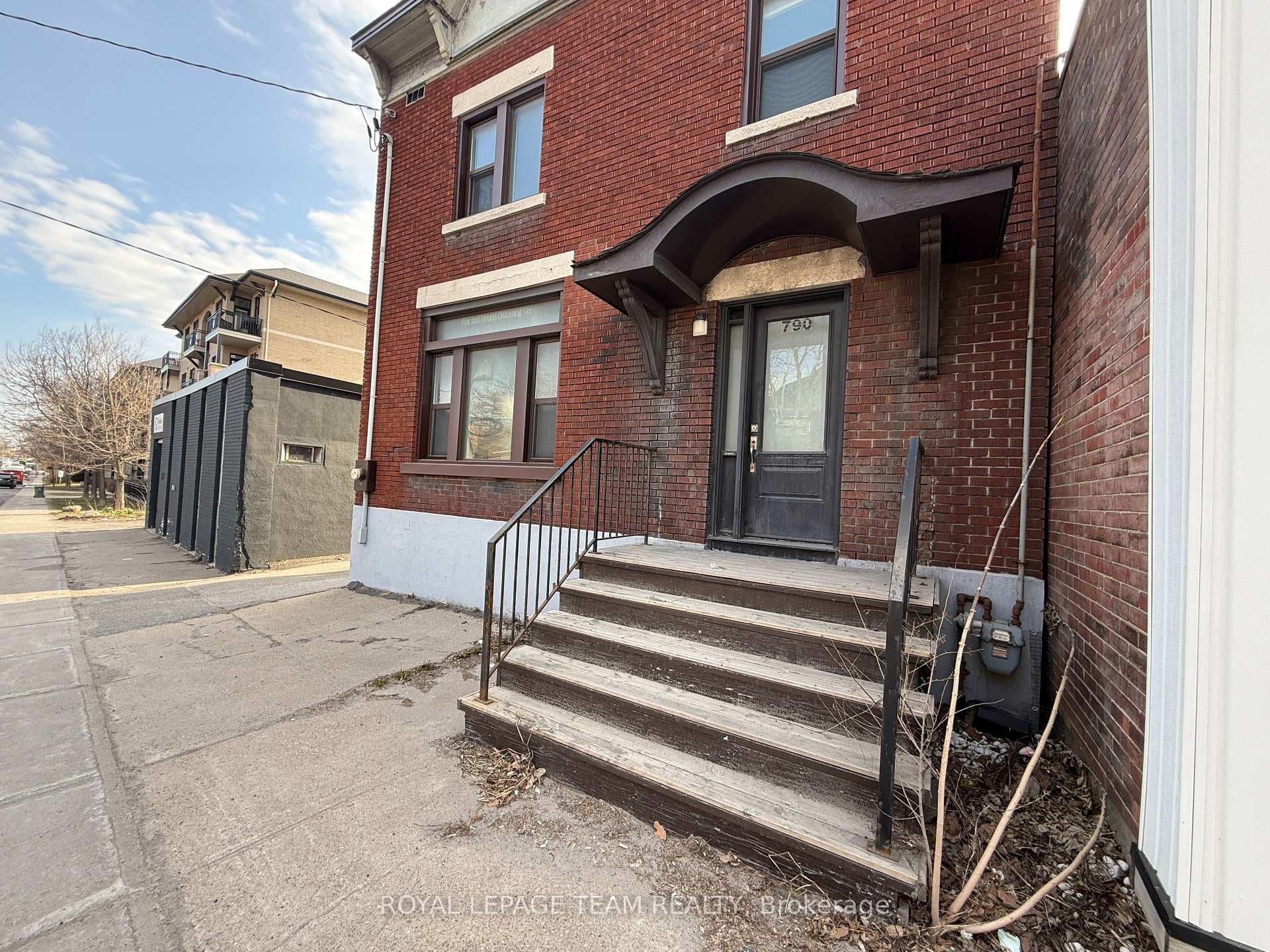 790 Bronson Avenue photo 2