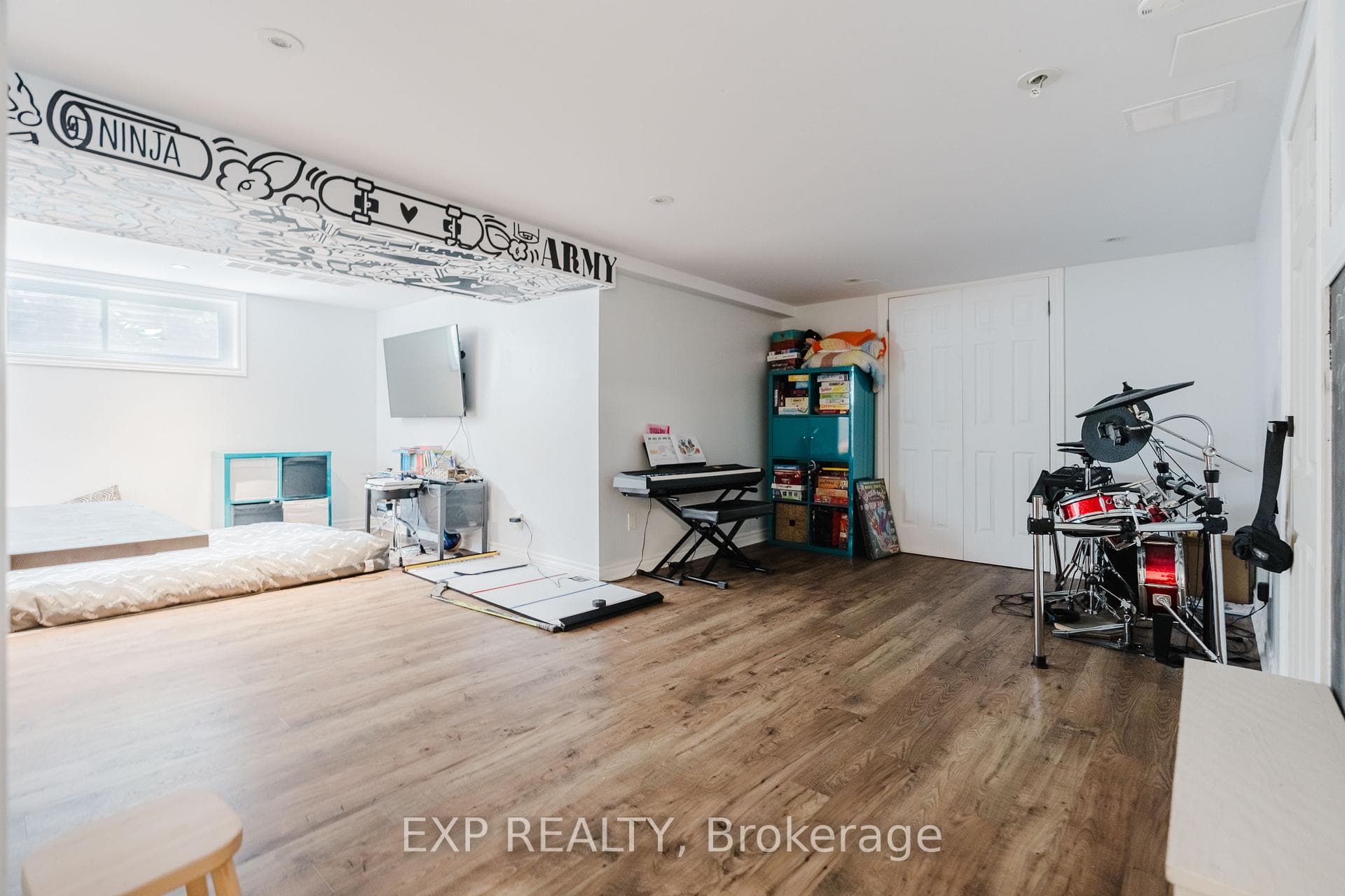 2136 Fillmore Crescent photo 35