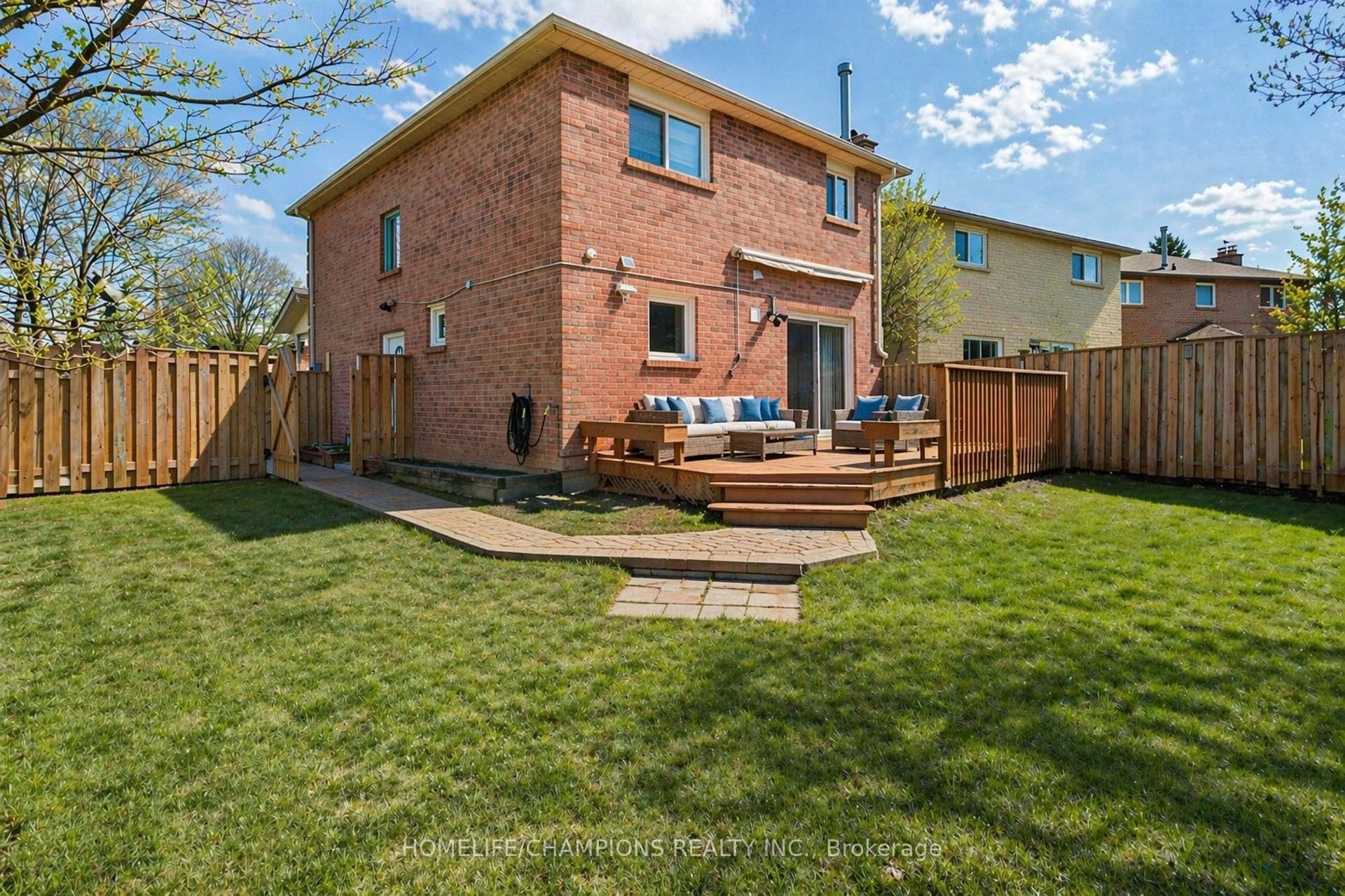 188 Large Crescent photo 40