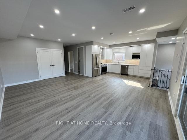 4425 Curia Crescent Unit Upper photo 3