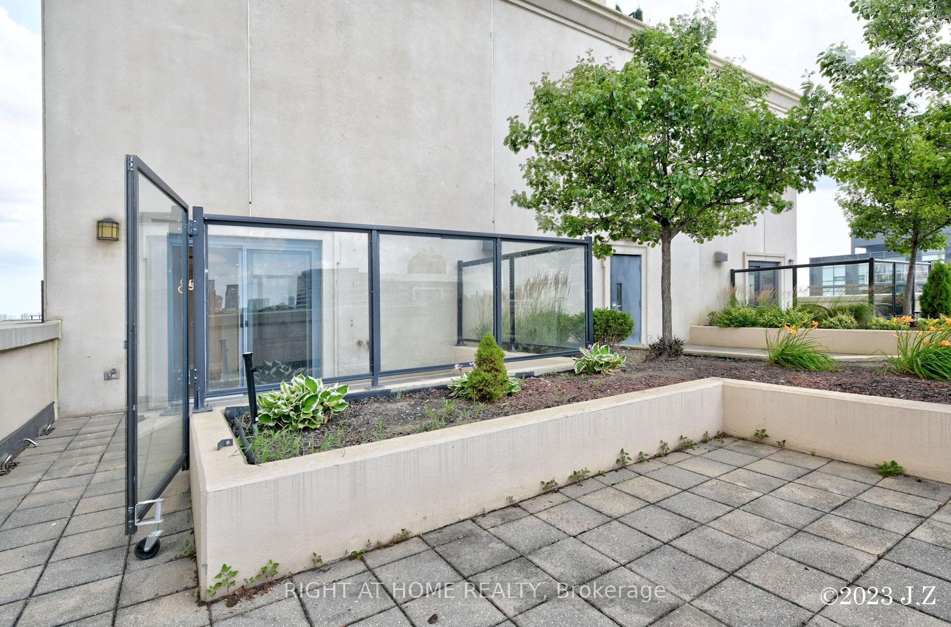 650 Sheppard Avenue Unit PH15 photo 23
