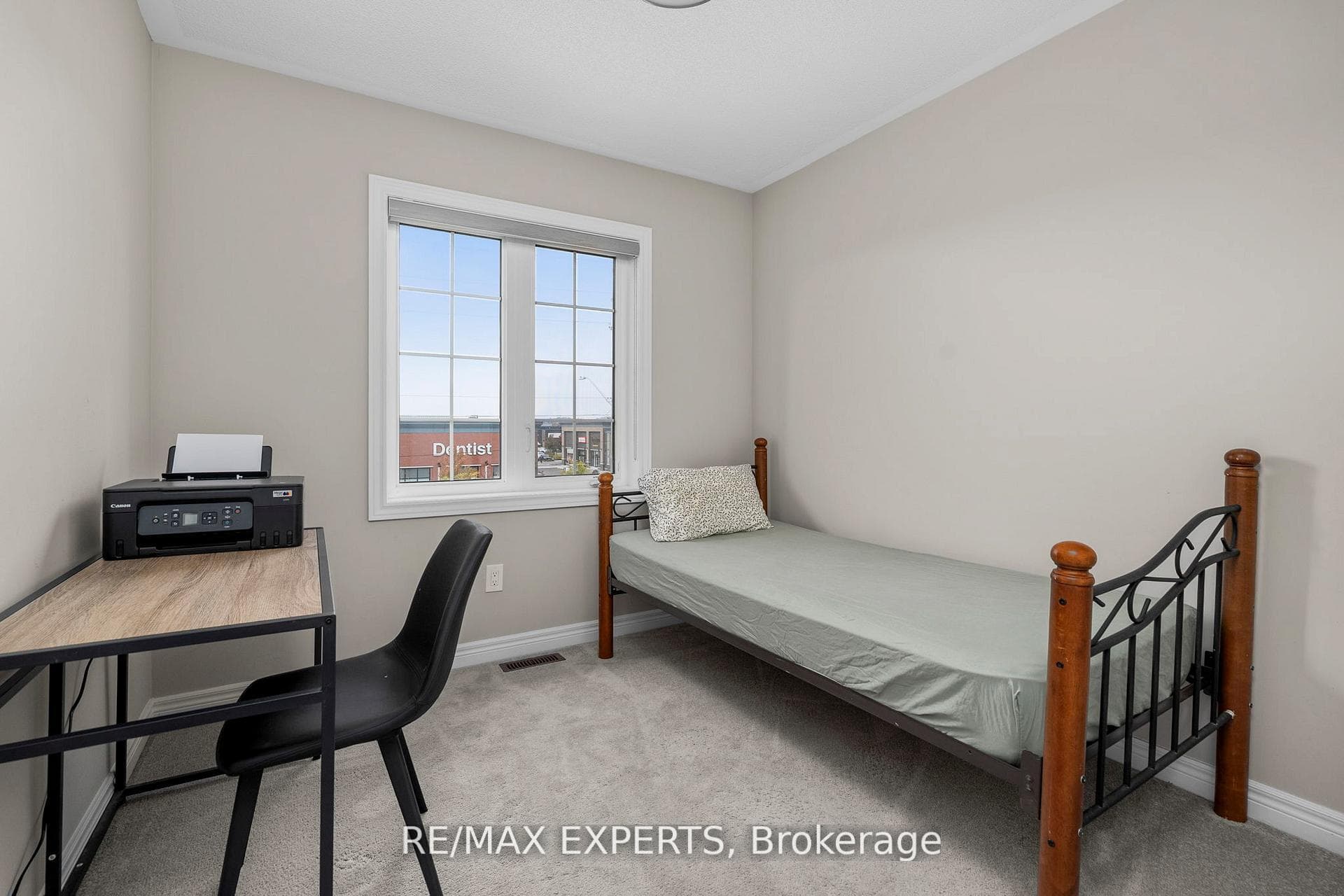 78 Clifford Crescent photo 18