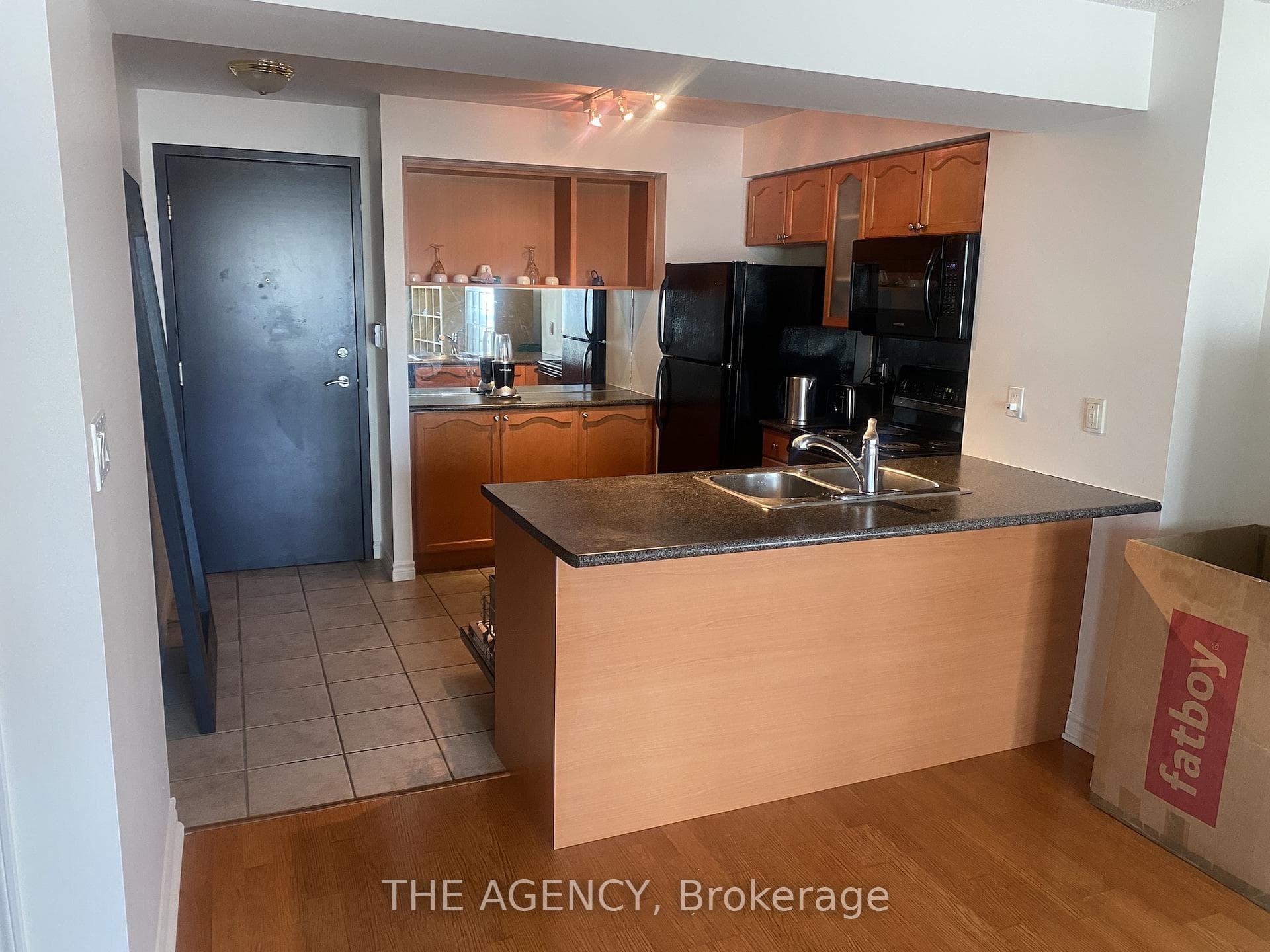 410 Queens Quay Unit 605 photo 11