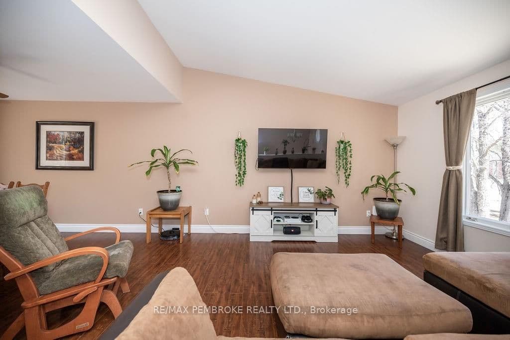 919 DORAN Road photo 4