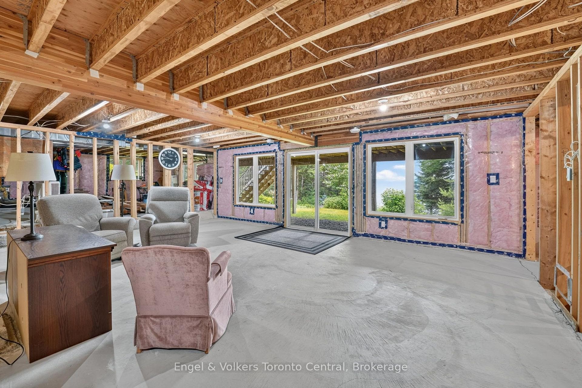 unfinished w/o lower level adds another 1900+ sqft