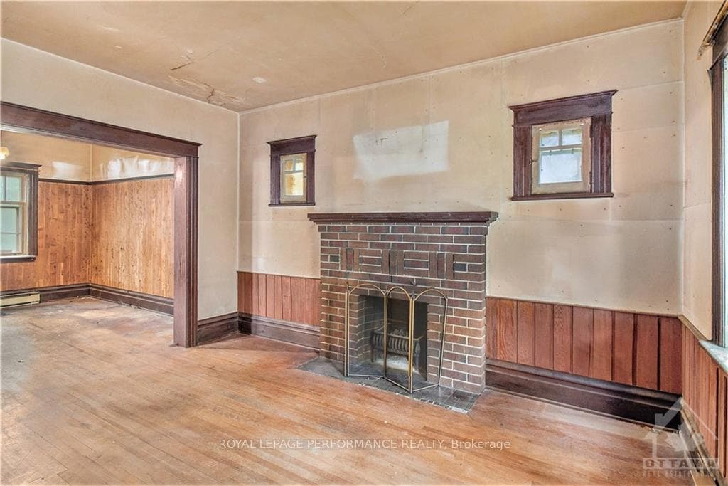 37 TYNDALL Street photo 3