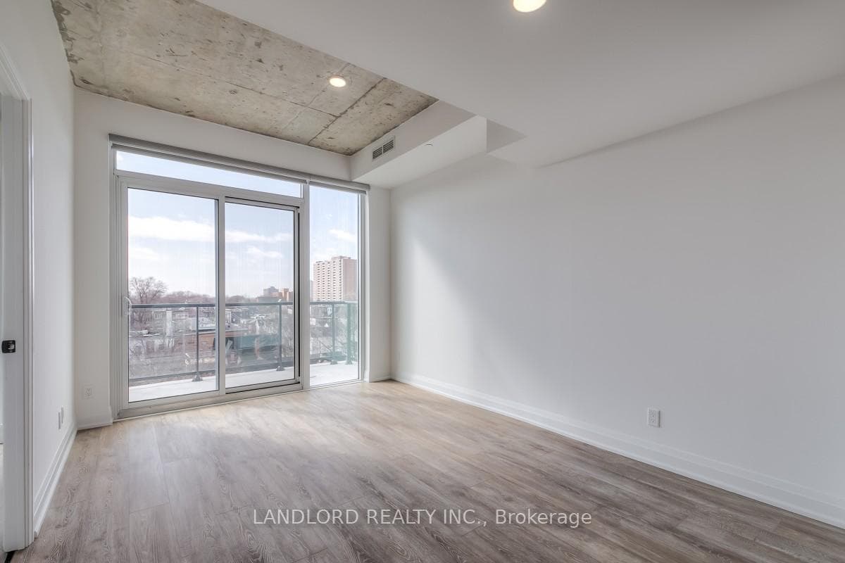 57 Brock Avenue Unit 614 photo 5
