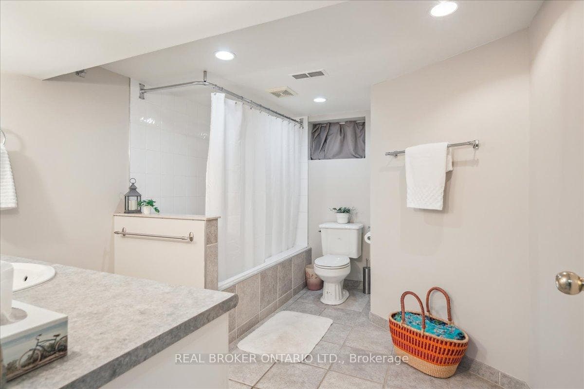 12 Parkview Heights photo 20