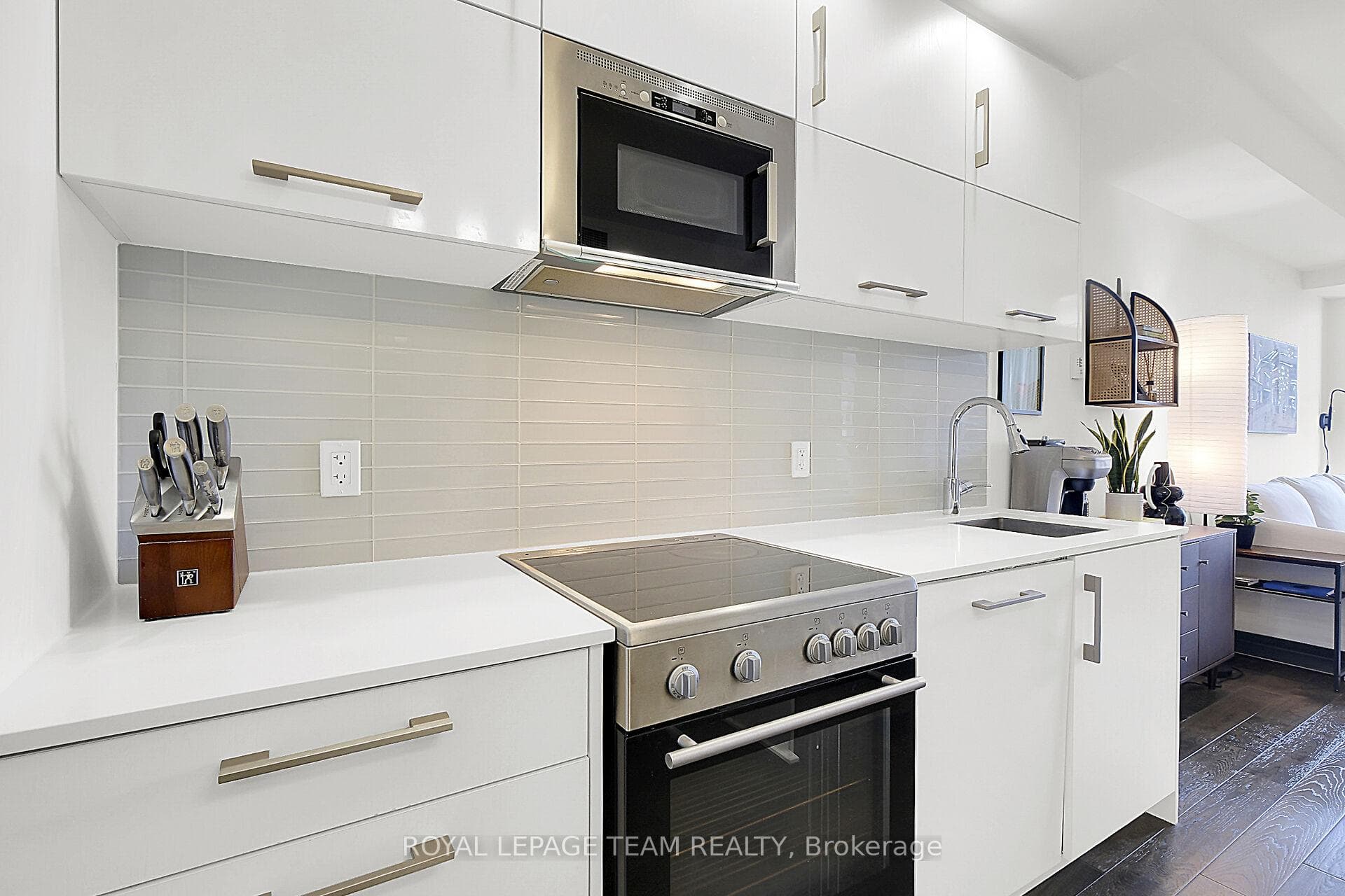 255 Bay Street Unit 709 photo 14