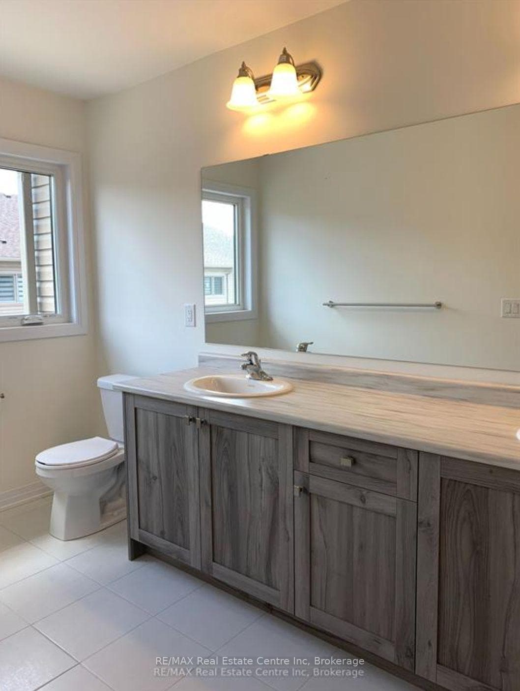 426 Adelaide Street photo 11