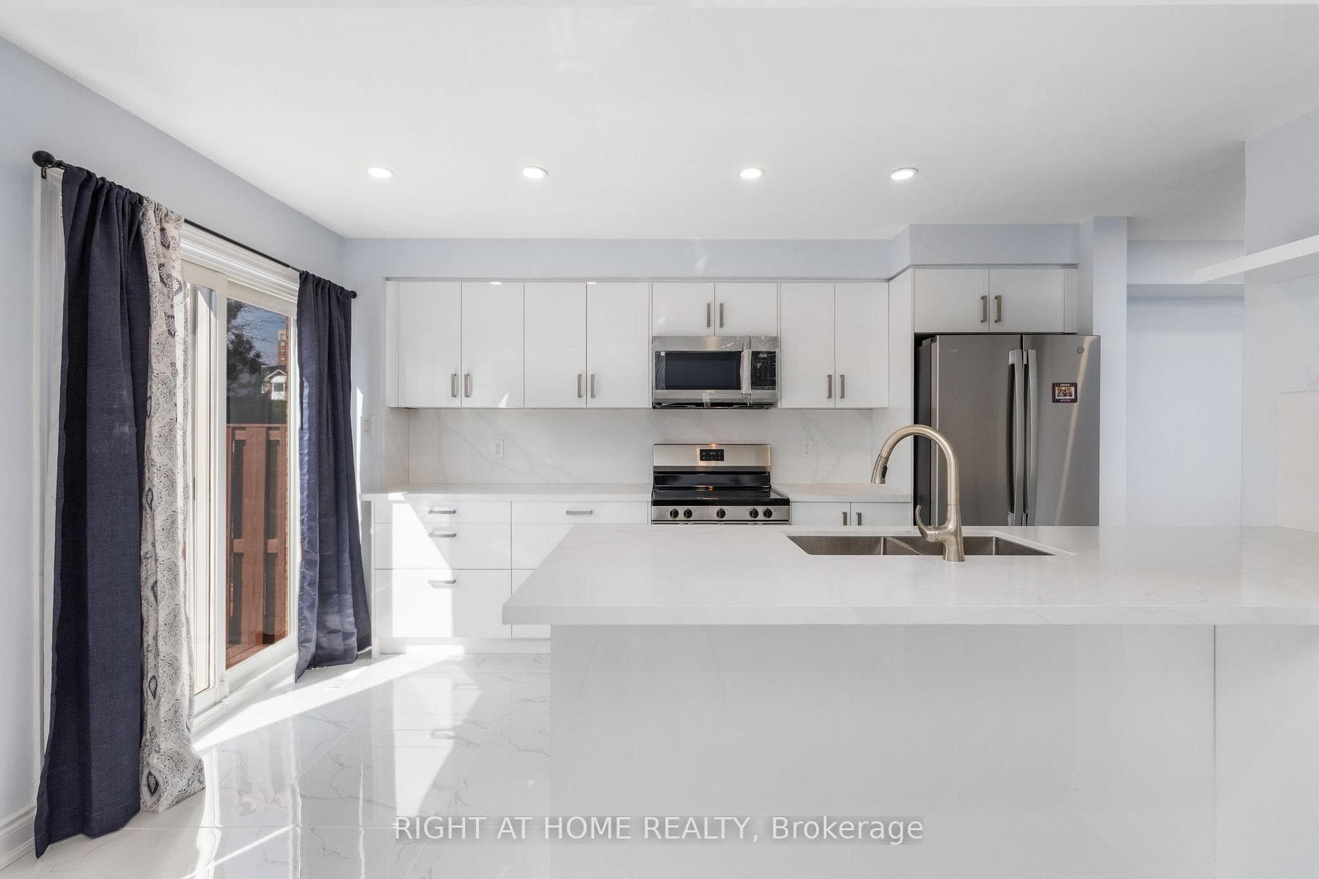 2350 GRAND RAVINE Drive Unit 100 photo 10