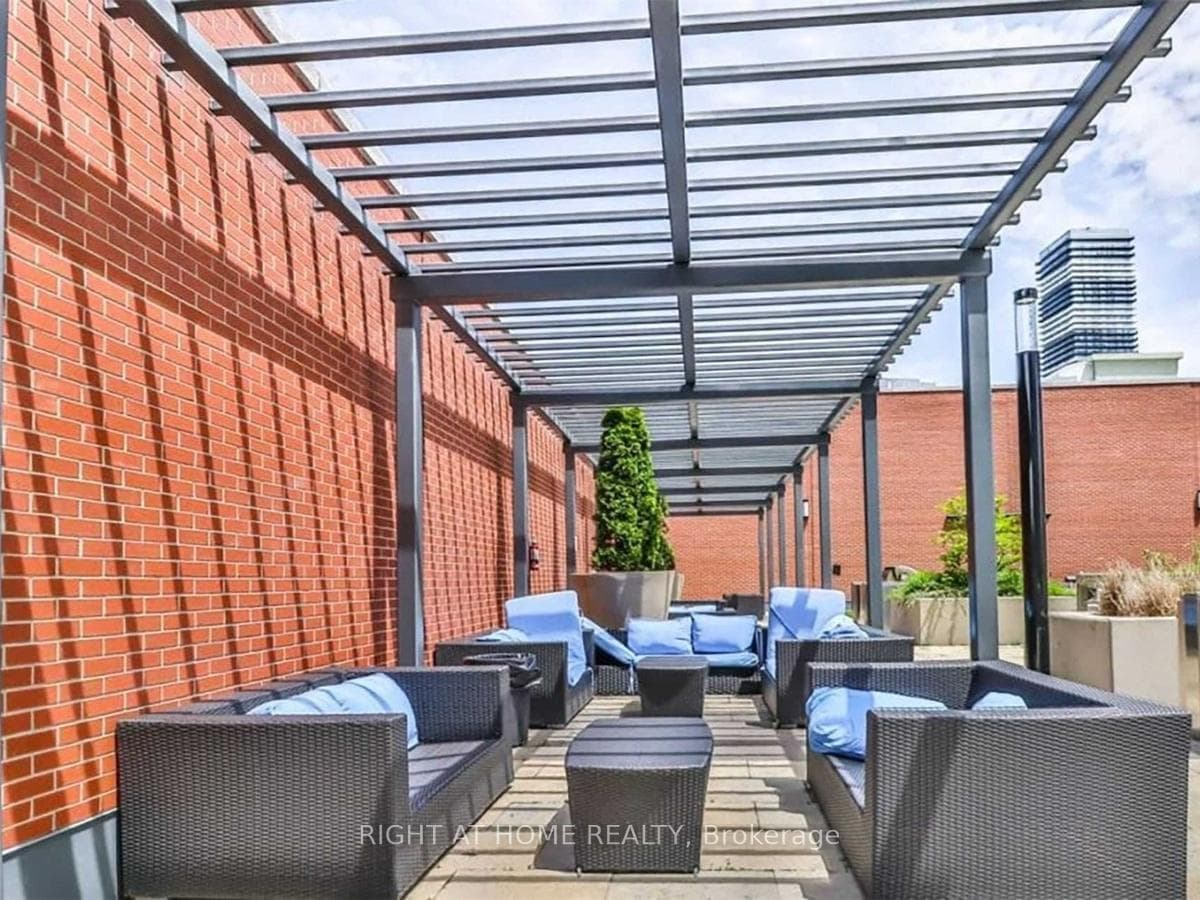 2200 Lakeshore Boulevard Unit 612 photo 8