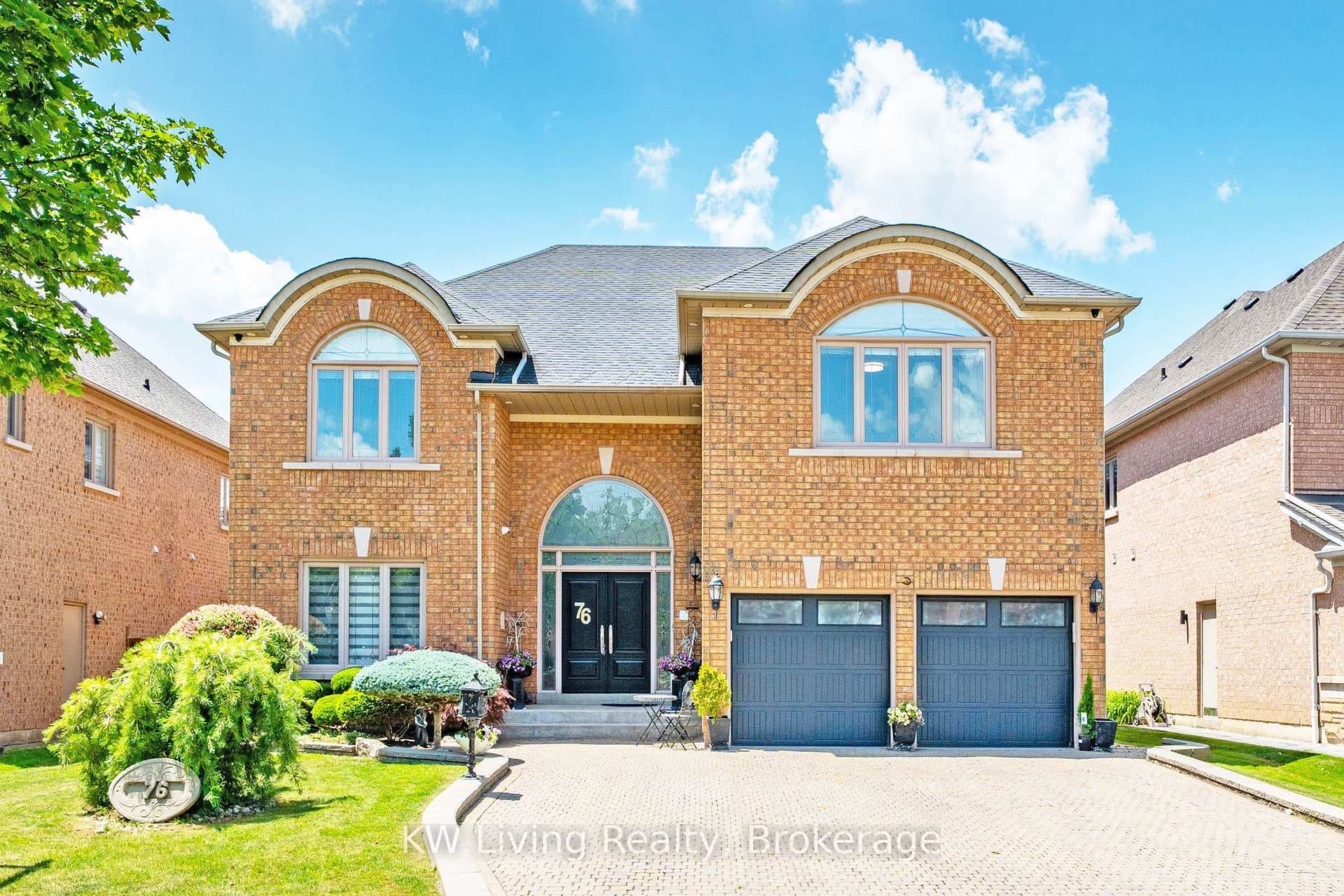 76 Silver Rose Crescent photo 1