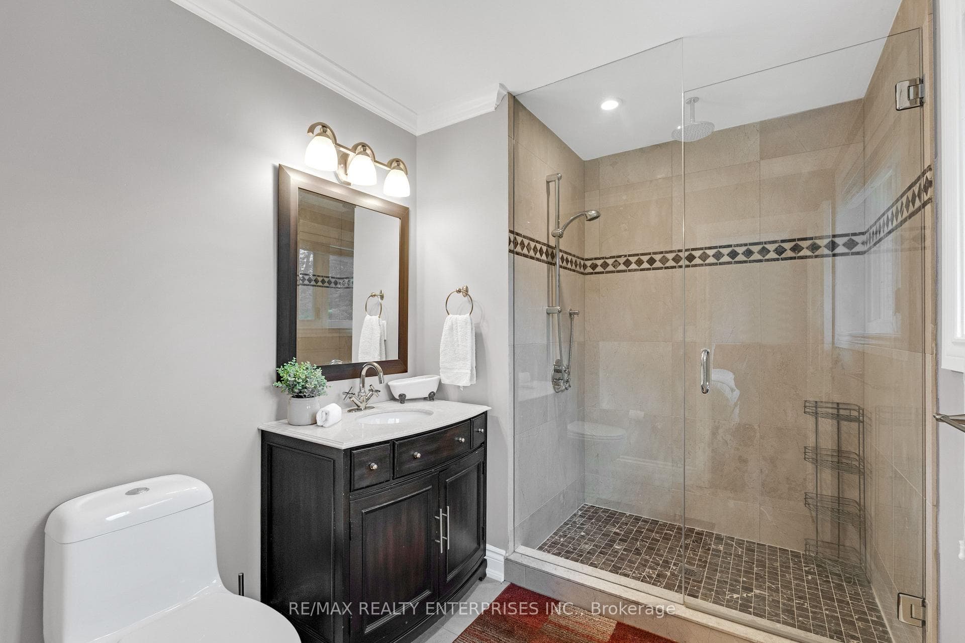 2084 Obeck Crescent photo 23