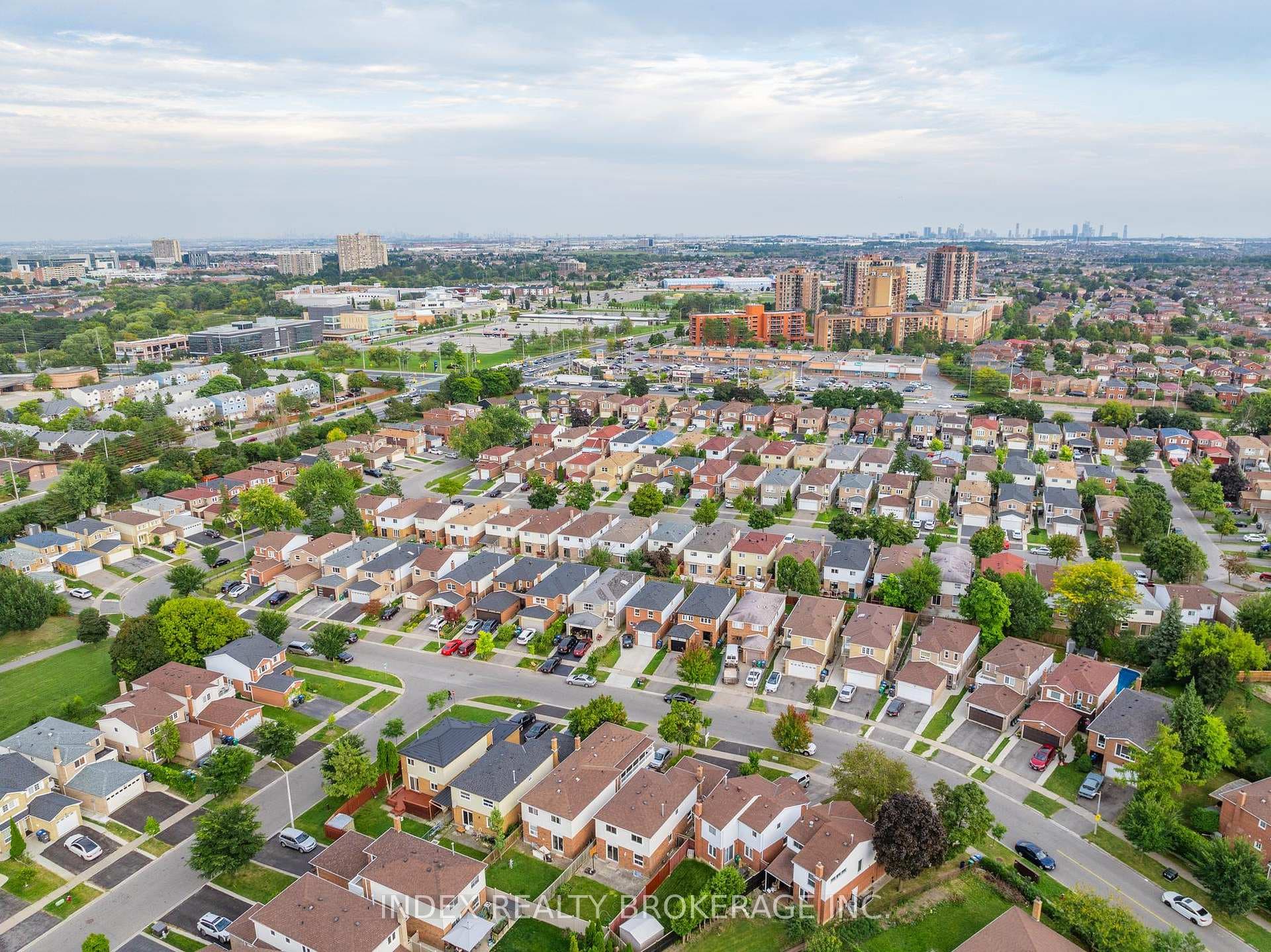 6 Banting Crescent photo 34