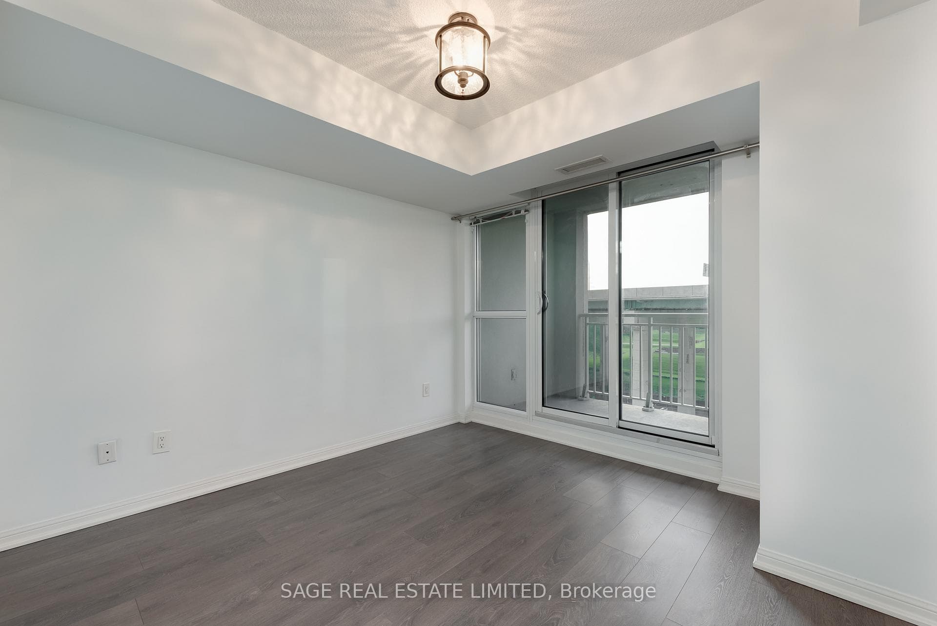 35 Bastion Street Unit 821 photo 9
