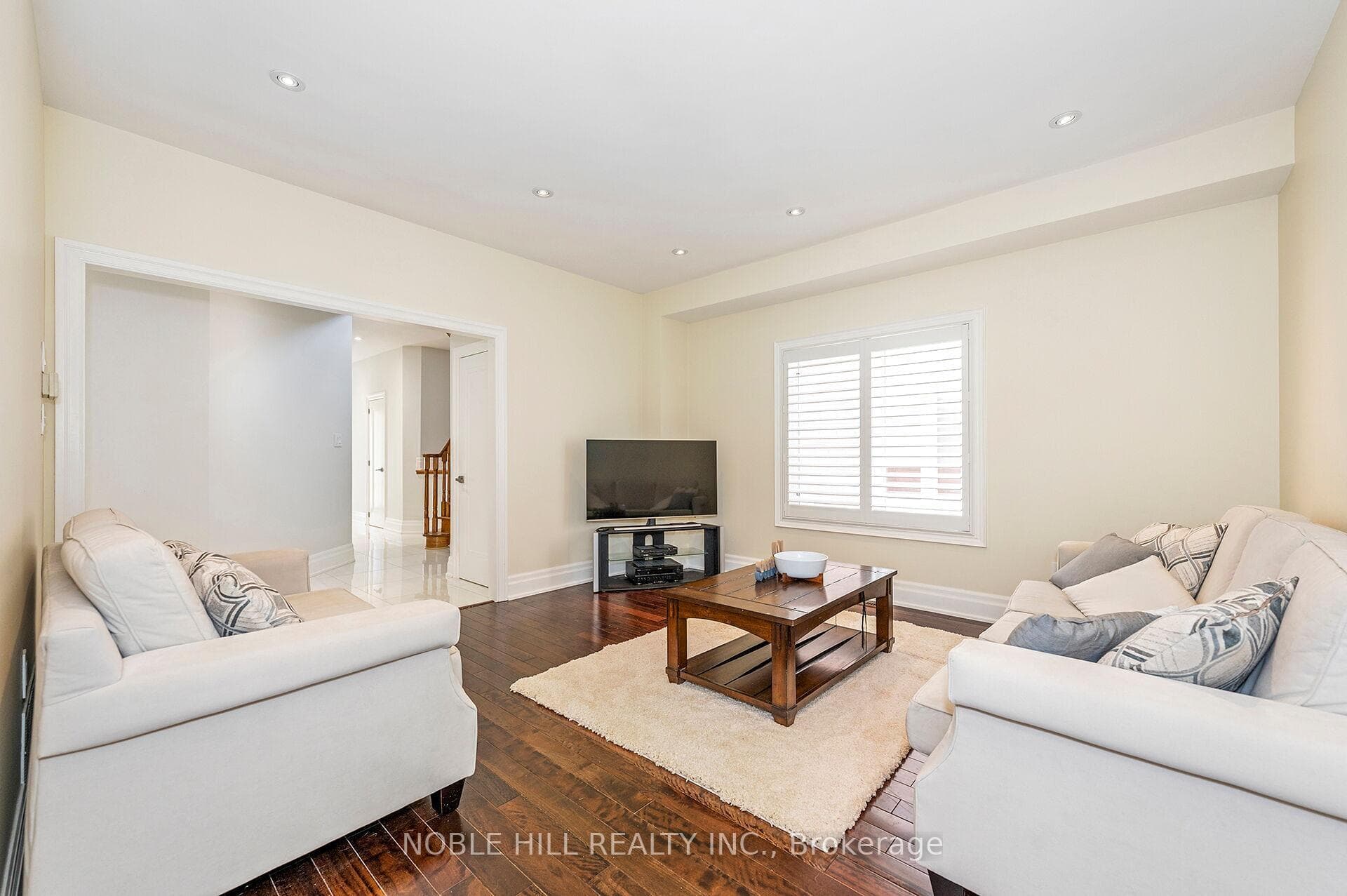 3 Meadow brook Court photo 5