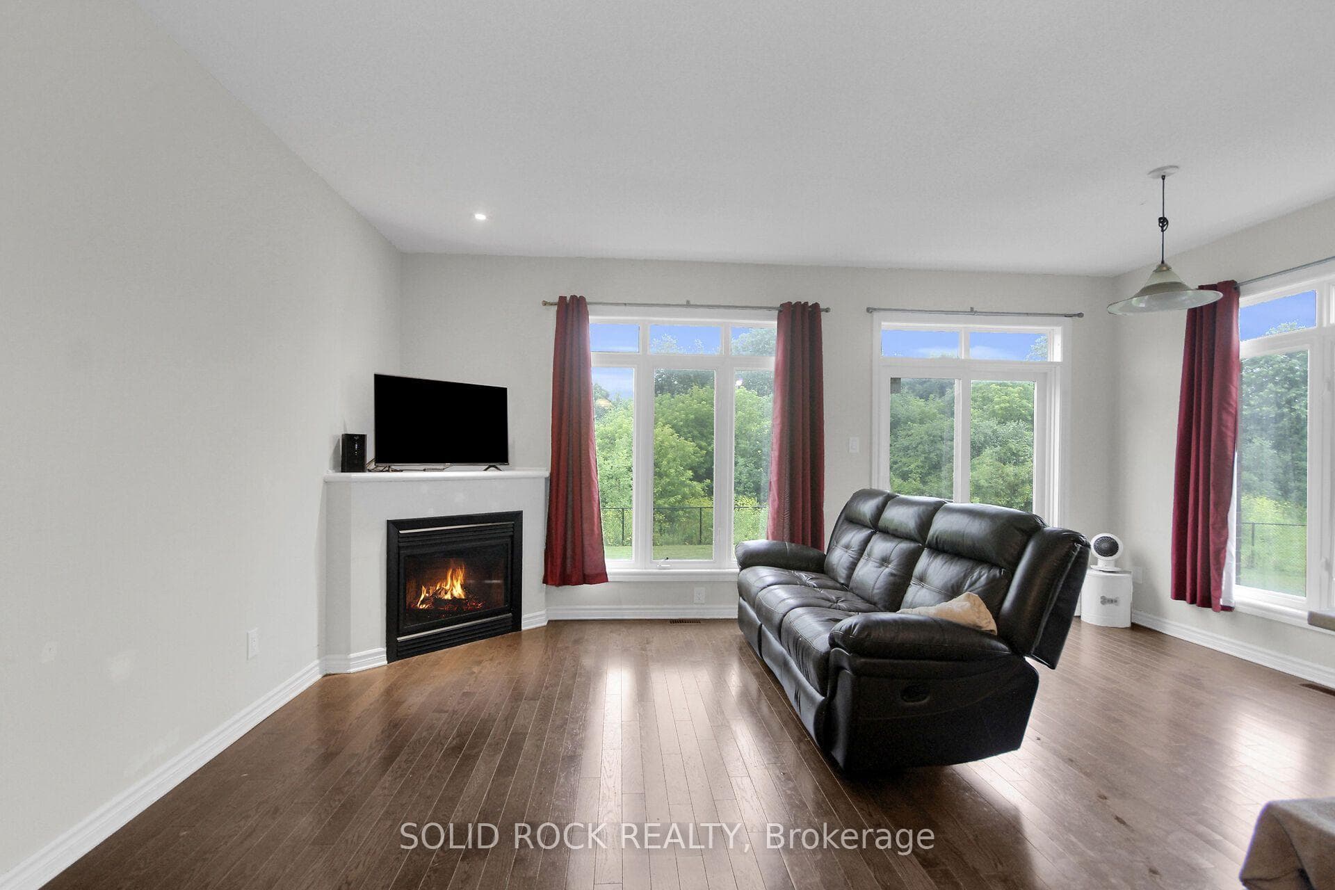 520 GRAND TULLY Way photo 9