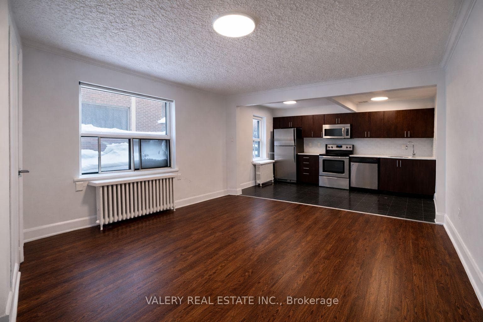2404 Queen Street Unit 35 photo 2