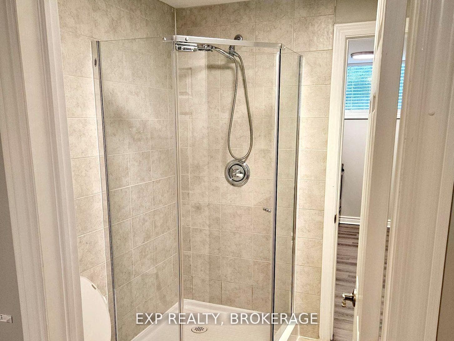 300 HERBERT Street photo 20