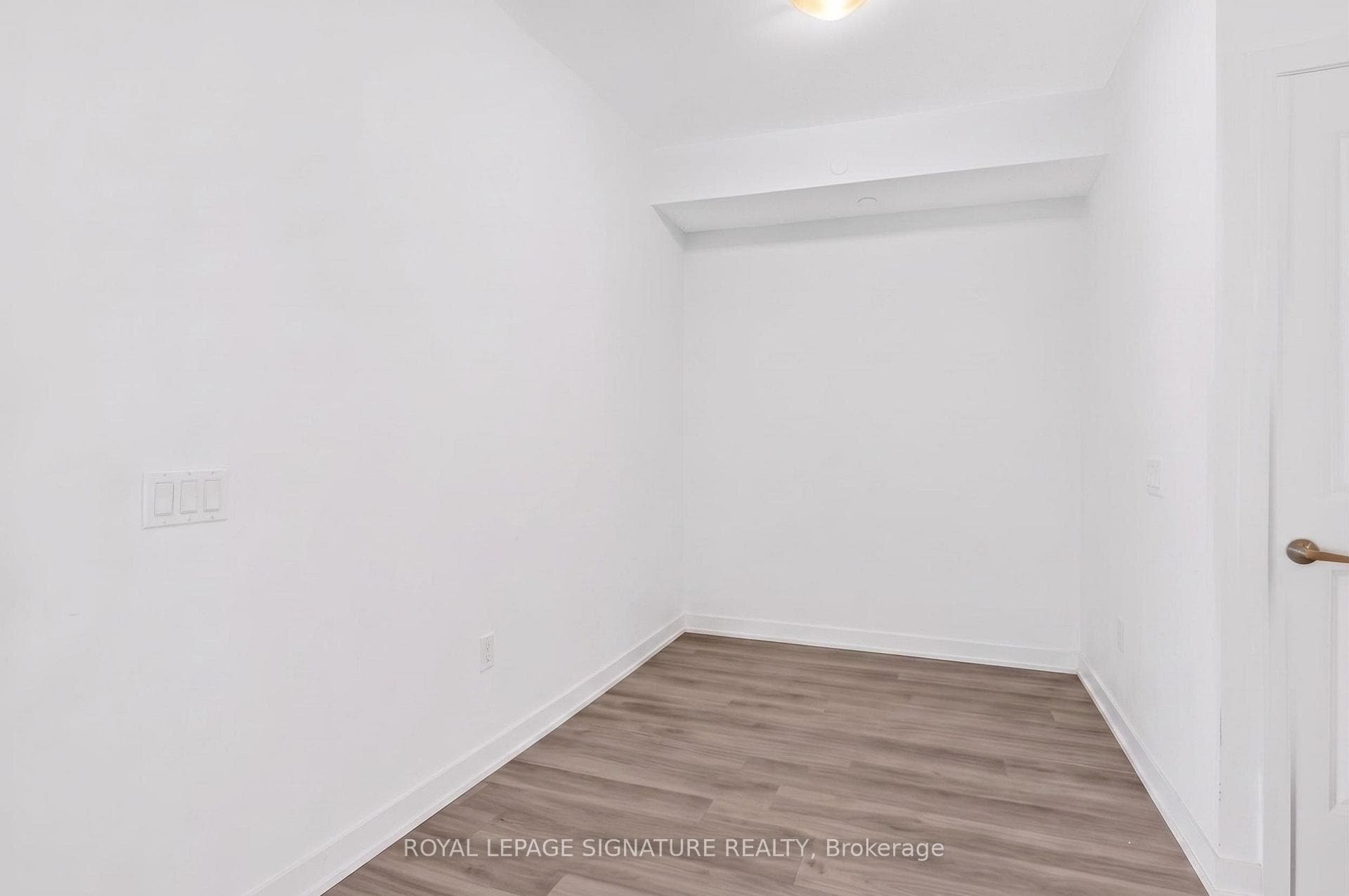 4699 Glen Erin Drive Unit 1504 photo 15