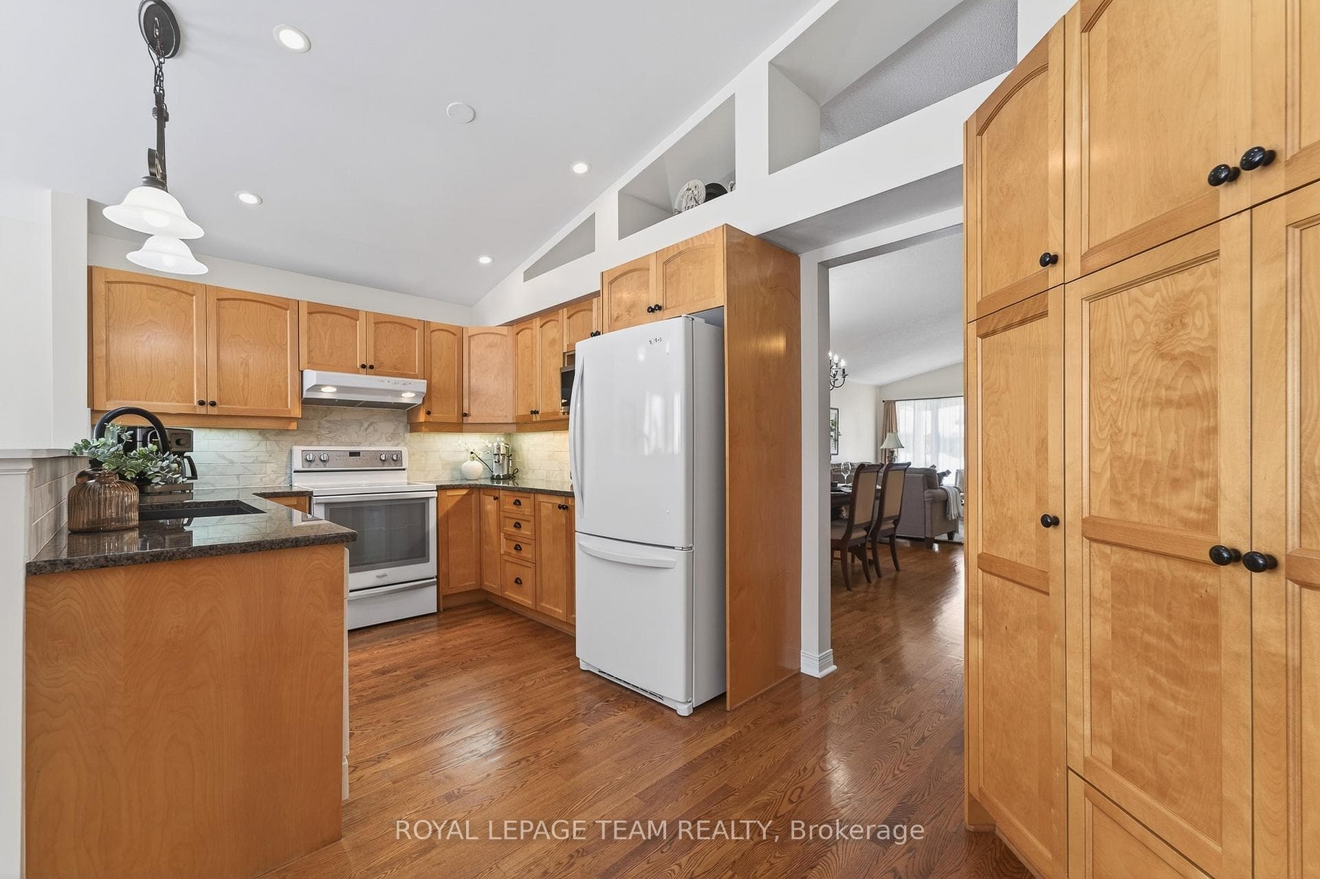 81 Waterthrush Crescent photo 22