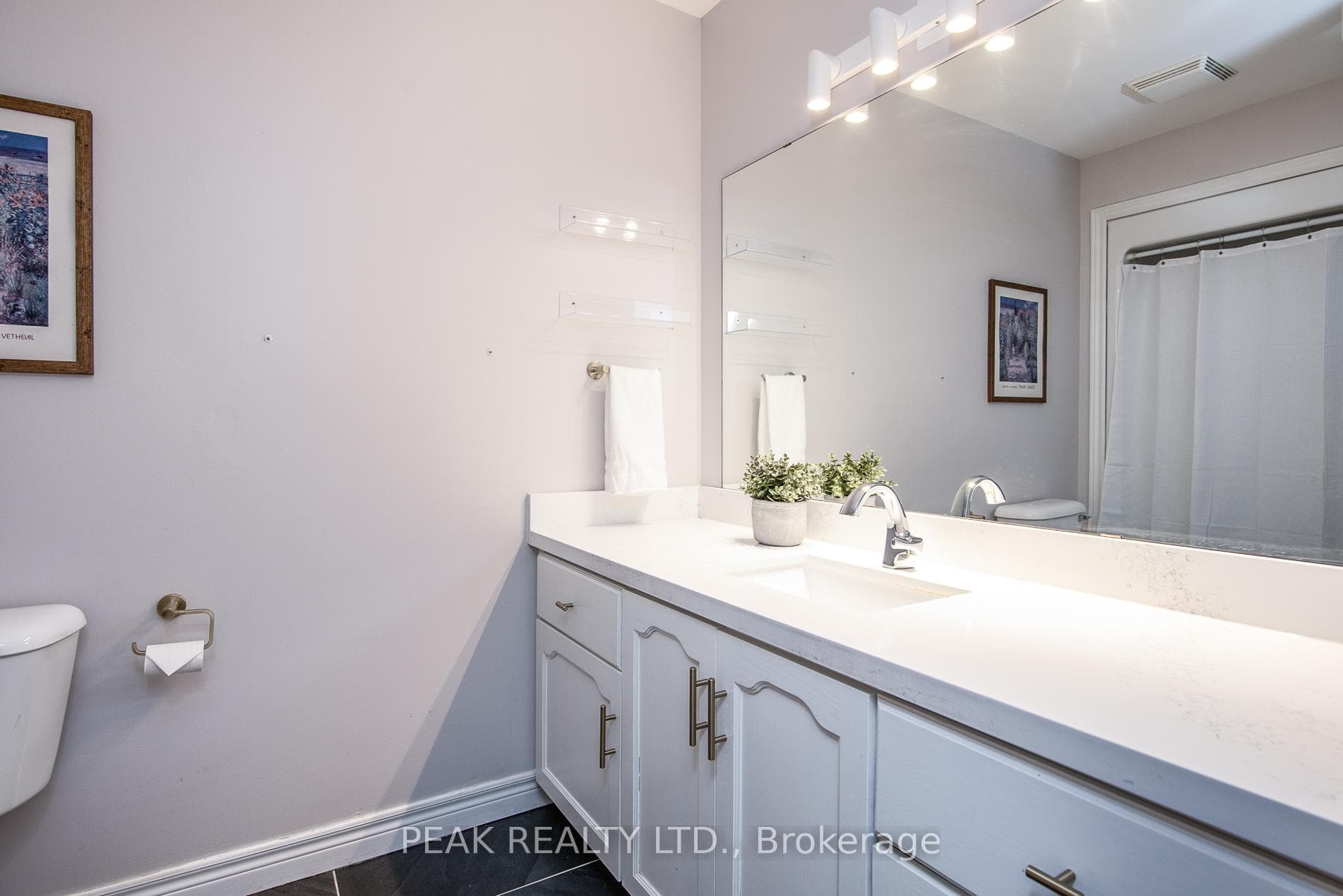 51 Eby Crescent photo 26