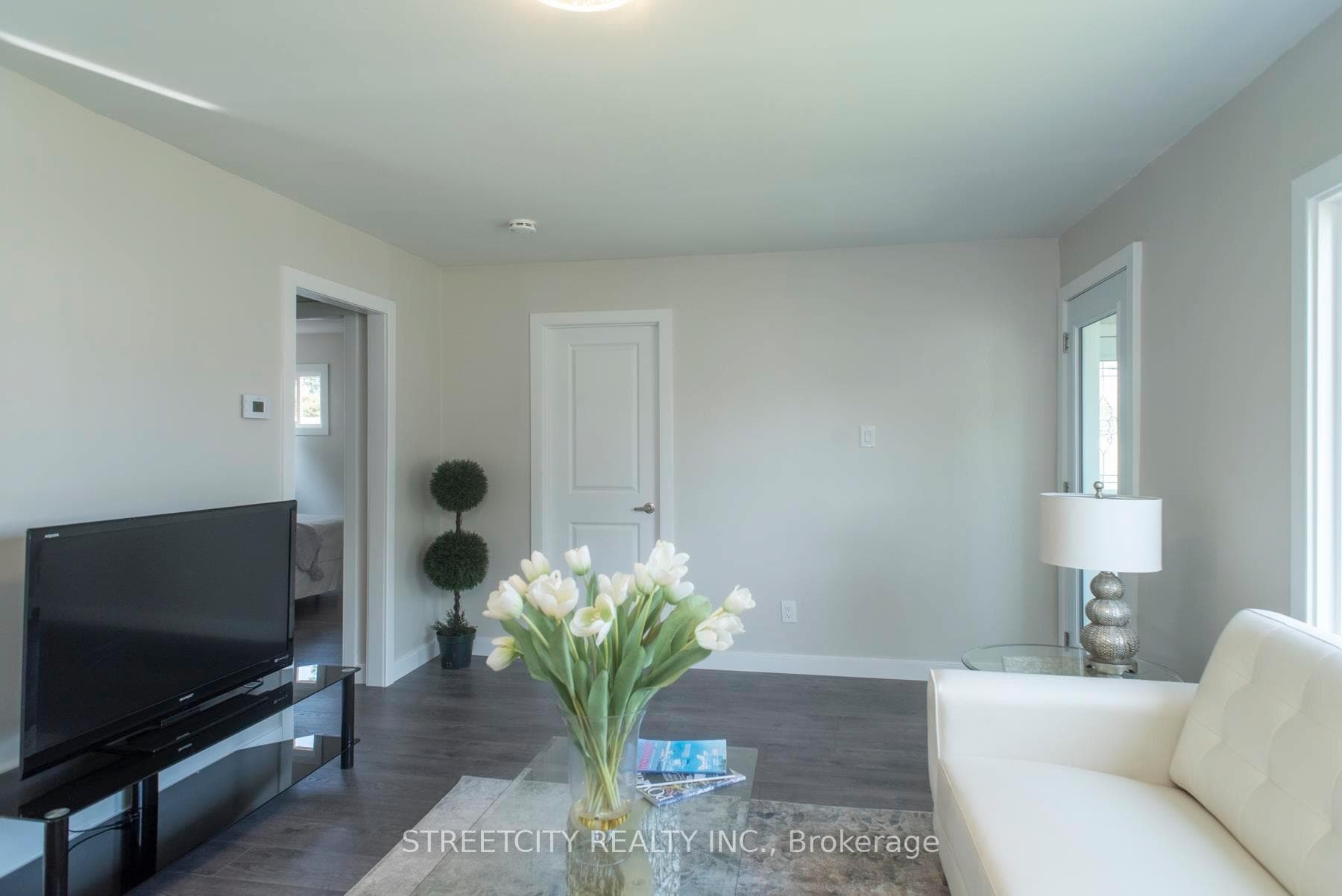 228 Christina Street photo 11