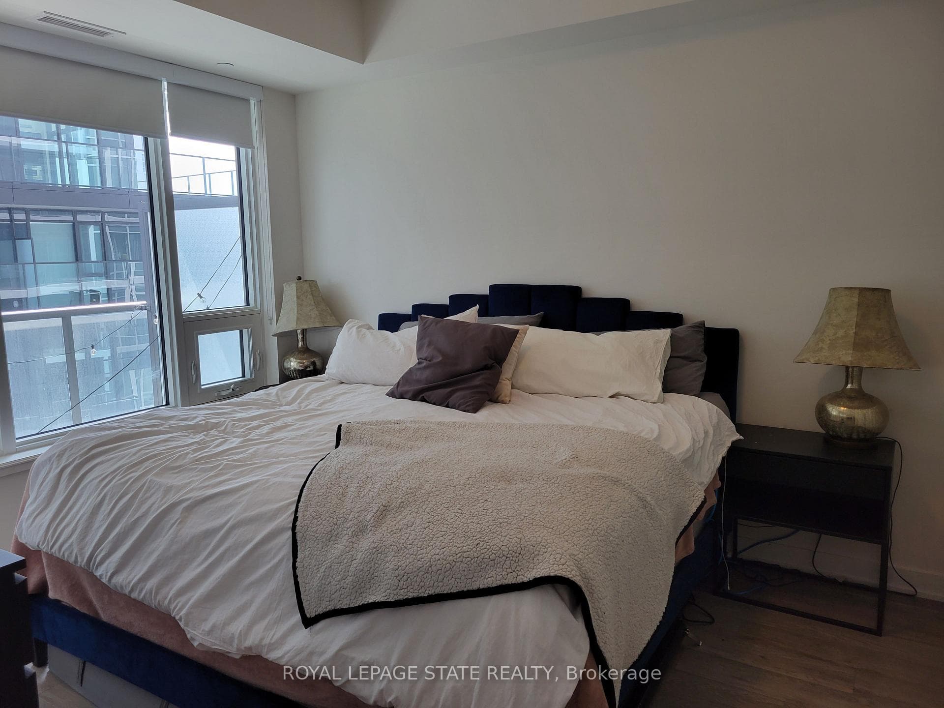 212 King William Street Unit 913 photo 9