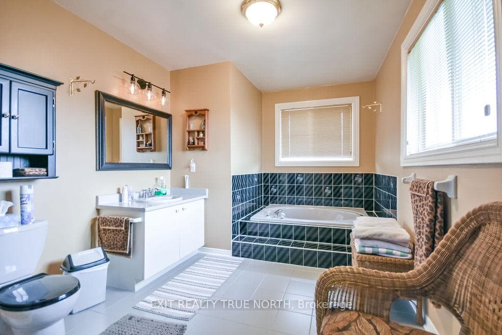 53 Etherington Crescent photo 19