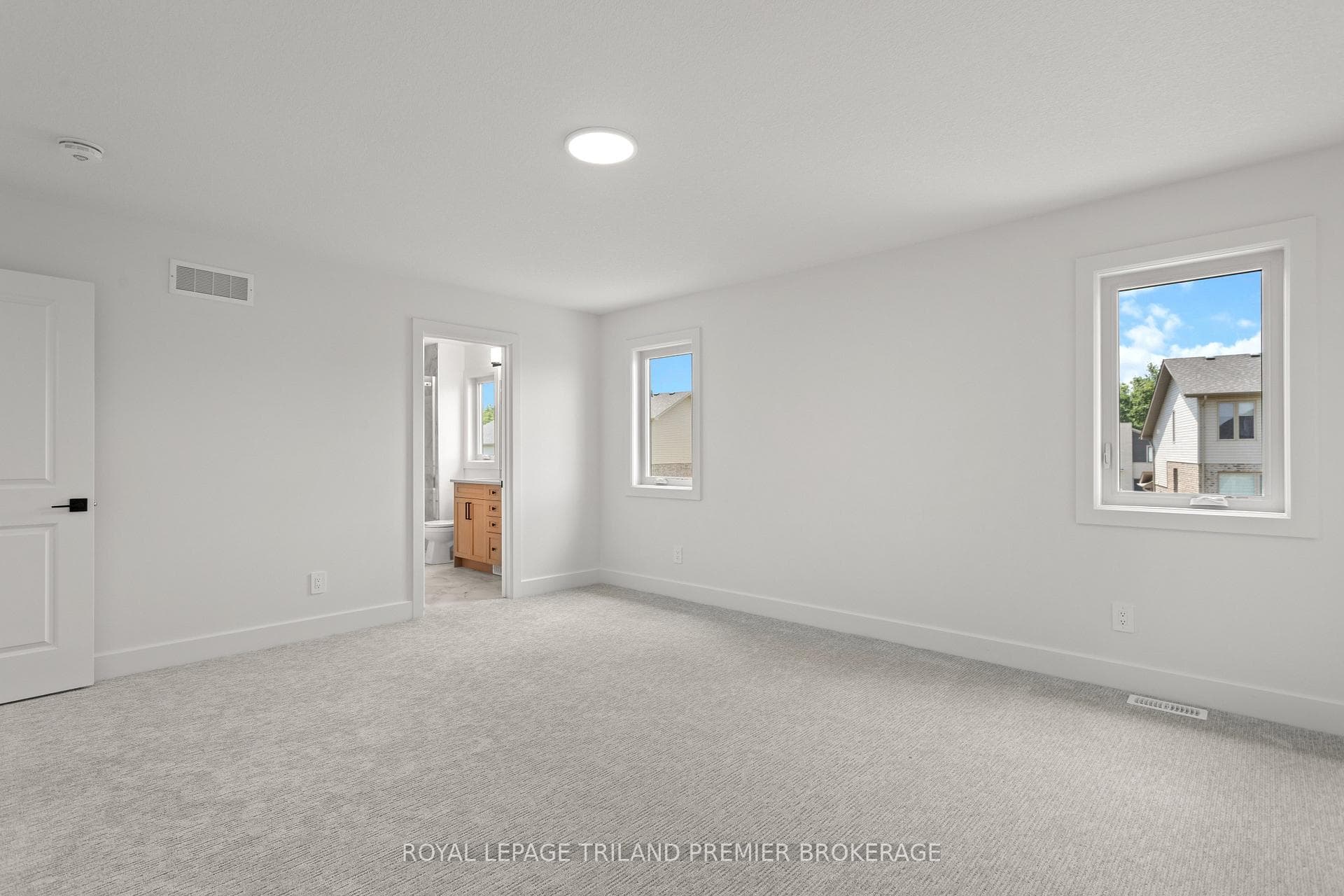 262 HESSELMAN Crescent photo 21