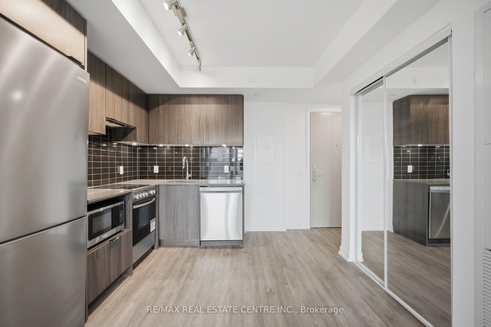 395 Bloor Street Unit 2503 photo 34