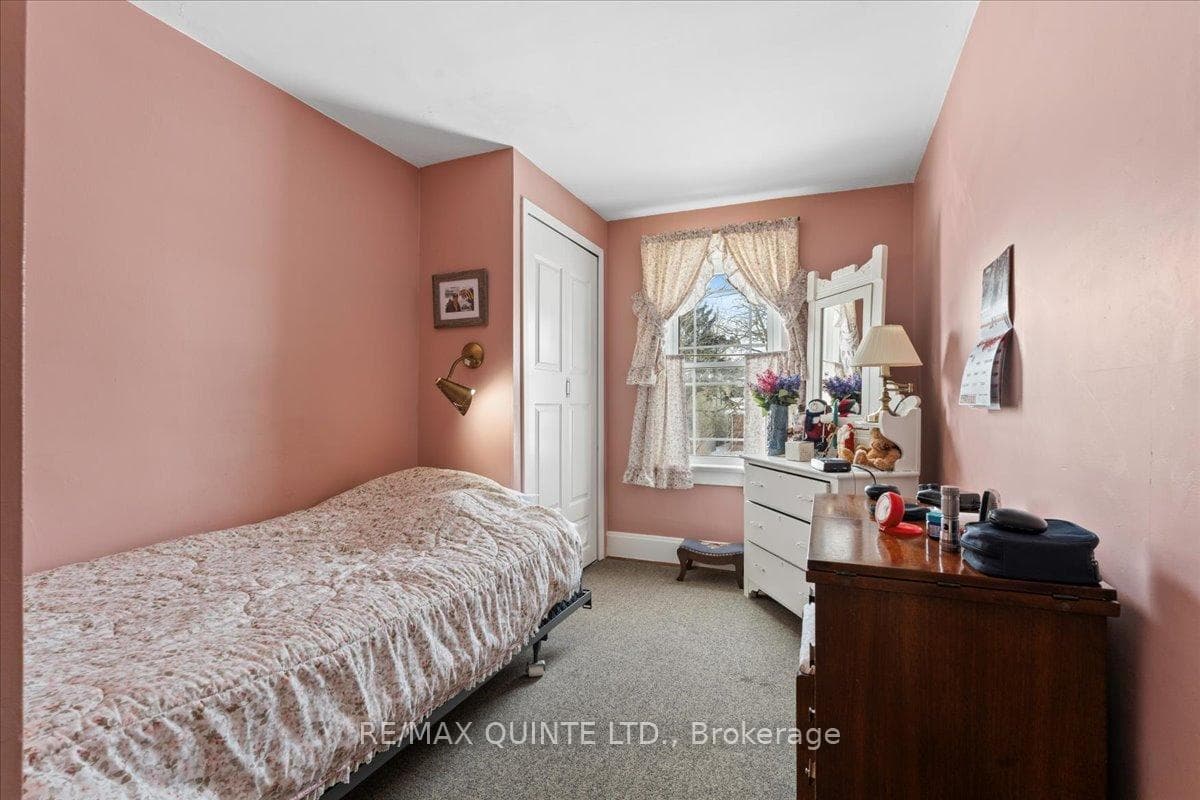 216 Foster Avenue photo 23