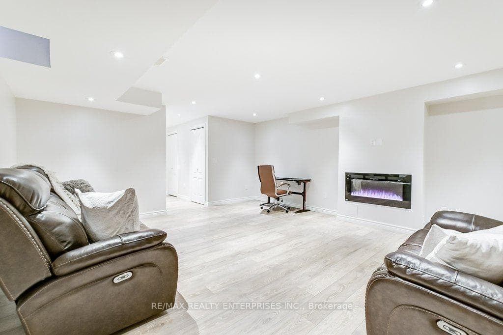 3857 Foxborough Trail photo 21