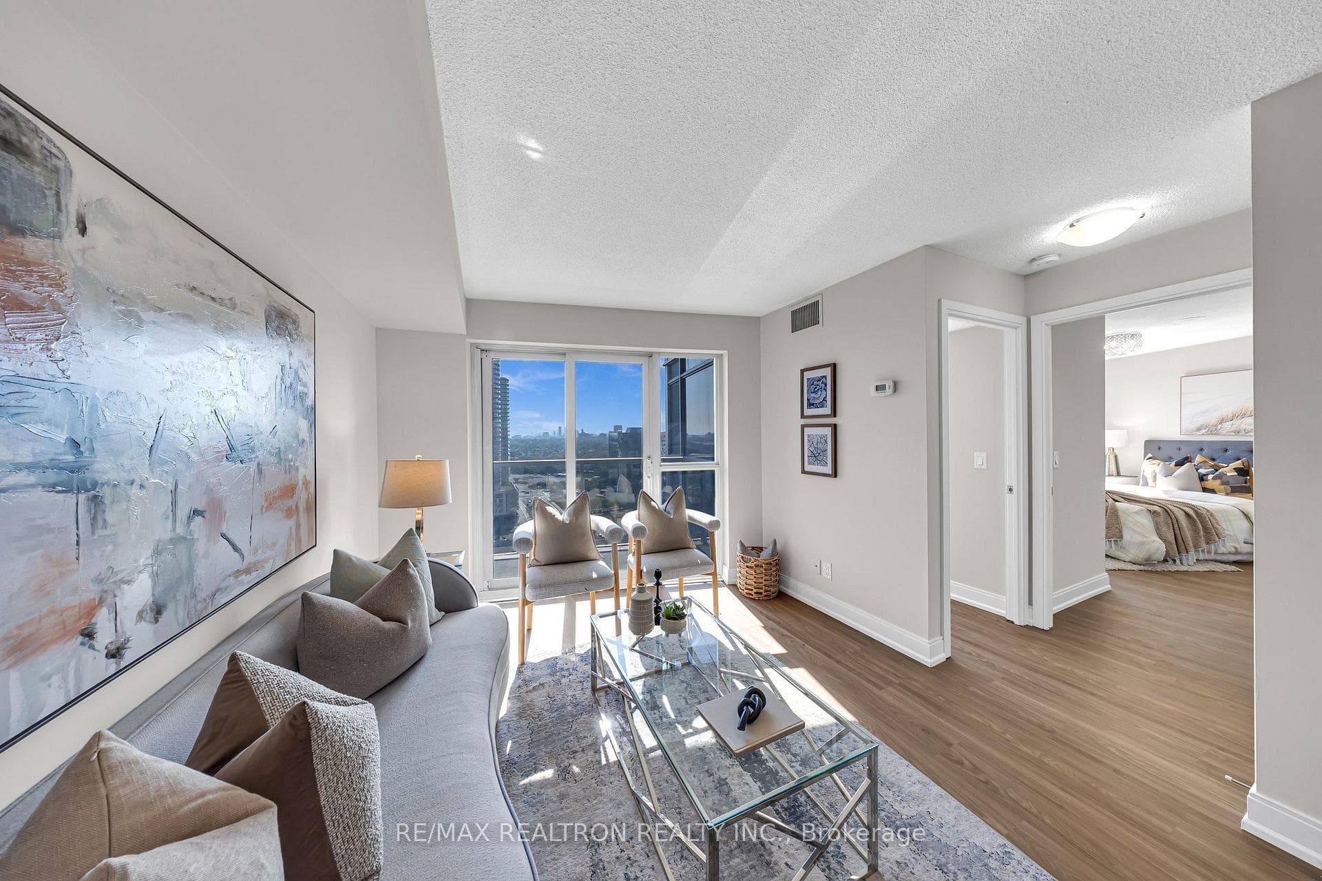 135 Village Green Square Unit 2022 photo 14