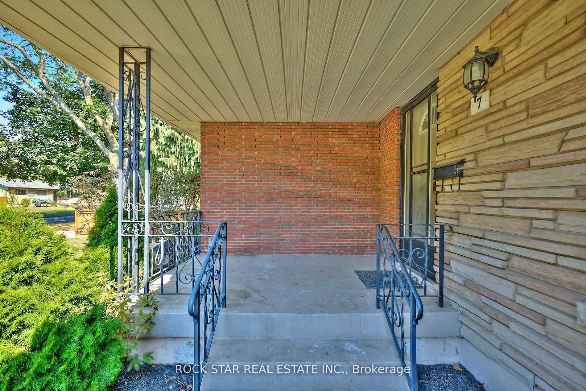 7 Joanna Drive photo 3