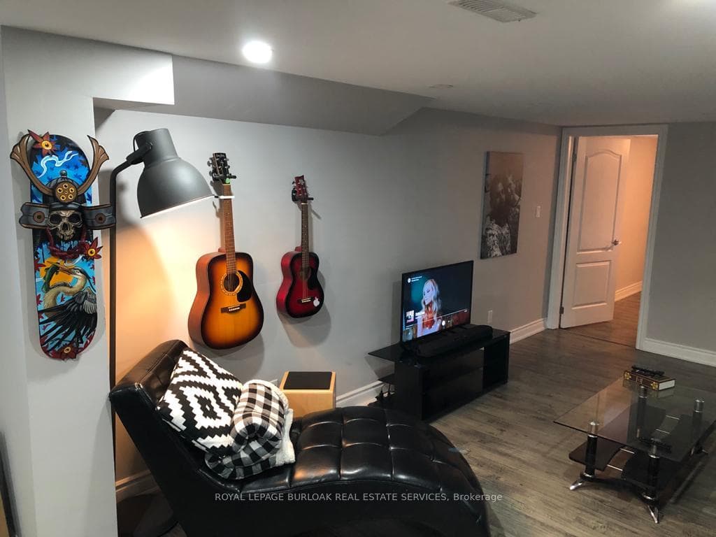 15 Michael Avenue Unit Lower photo 9