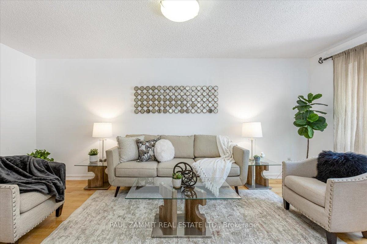 70 Braeburn Drive photo 4