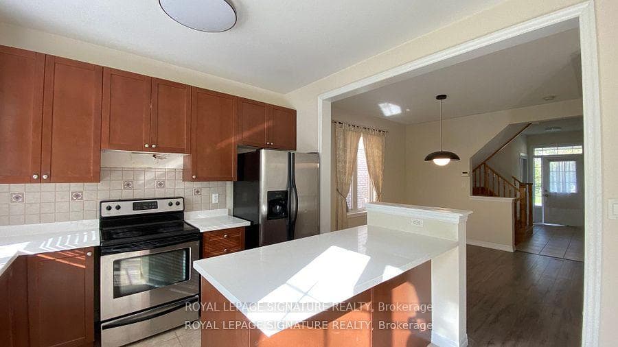 72 Montreal Circle photo 6