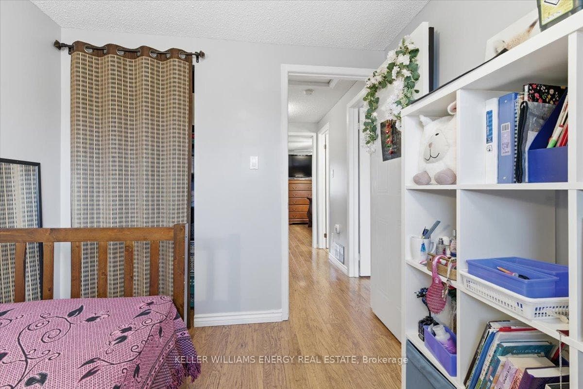 751 Bennett Crescent photo 24