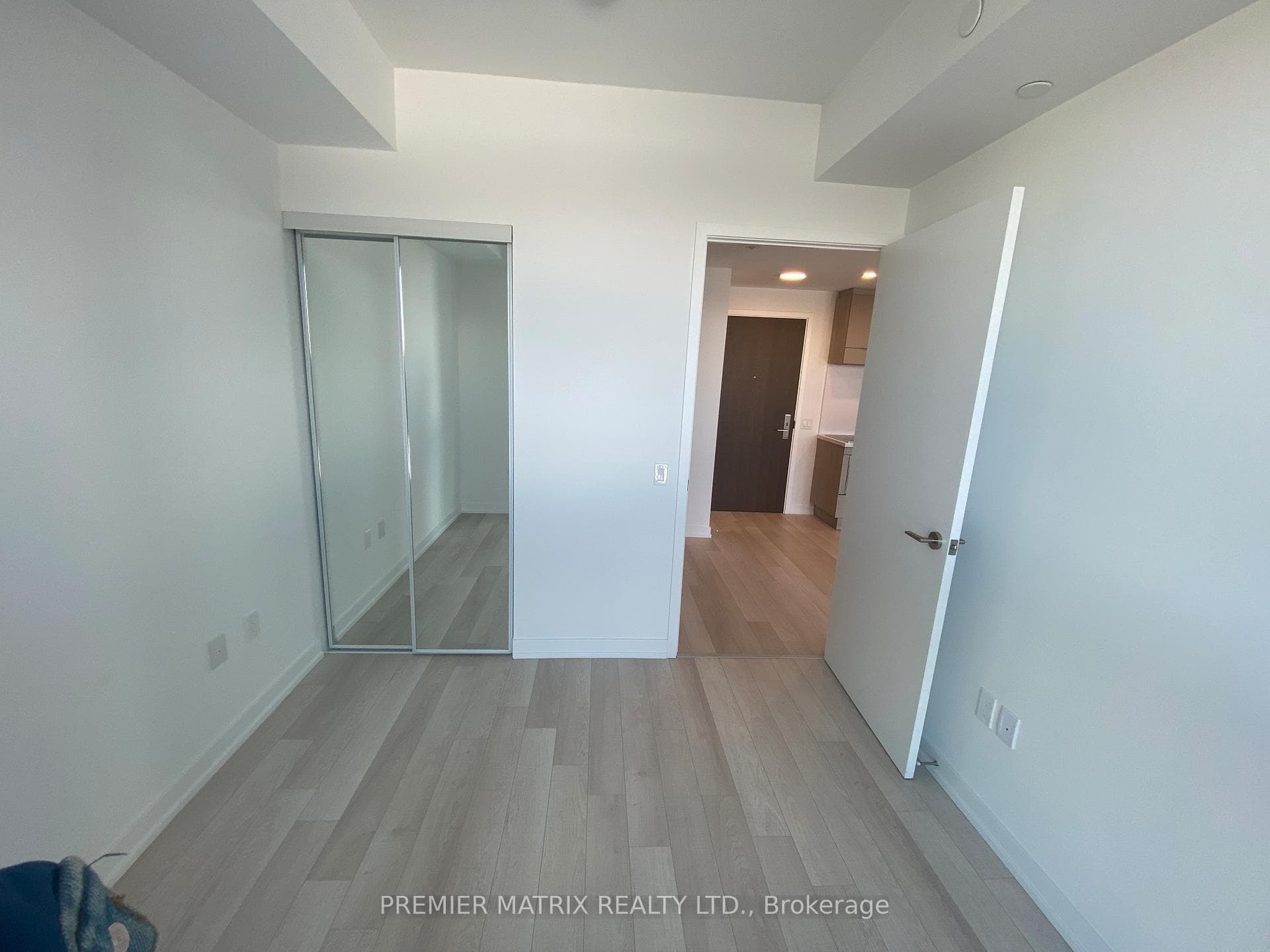 39 Roehampton Street Unit 3807 photo 8
