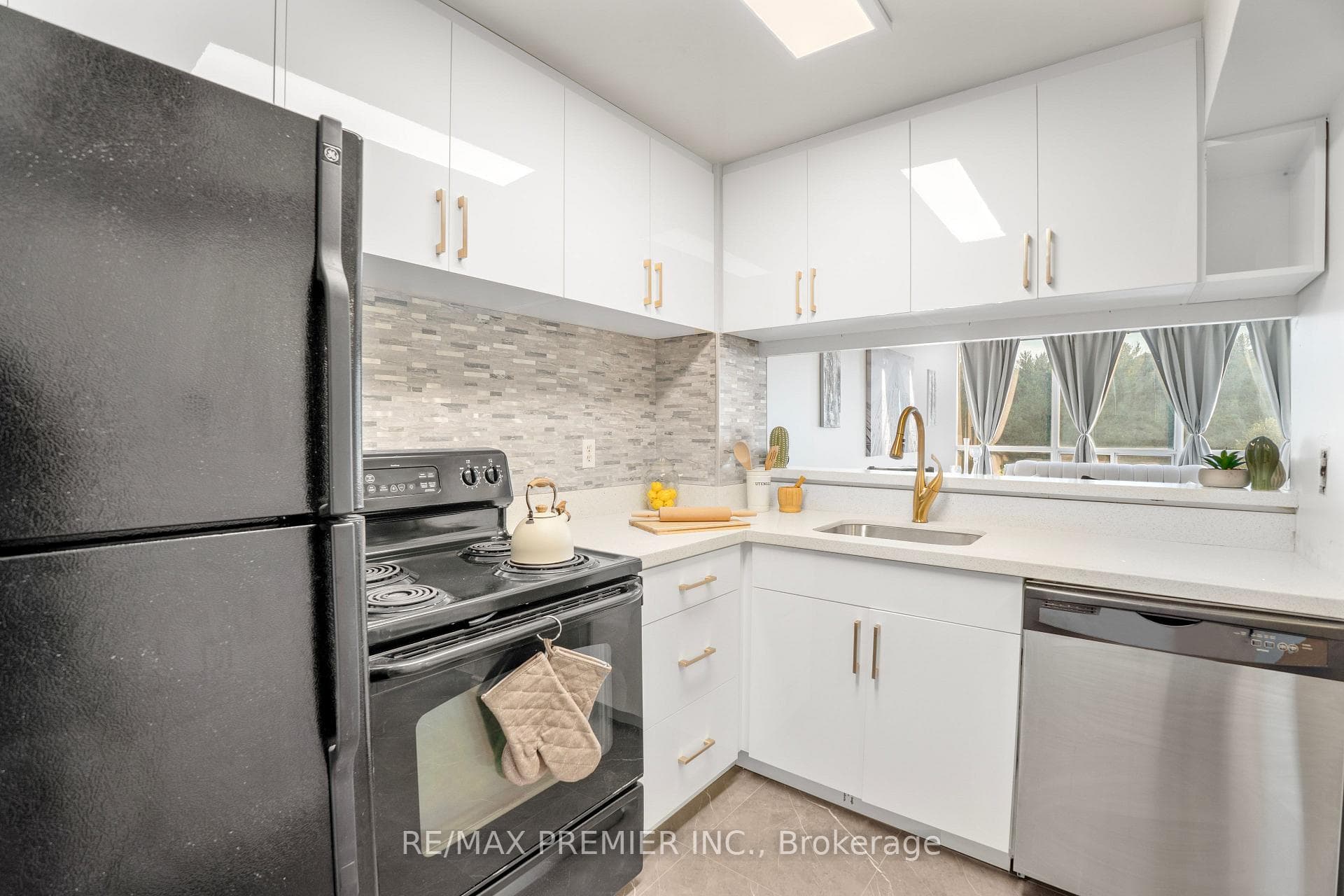 3050 Ellesmere Road Unit 711 photo 11
