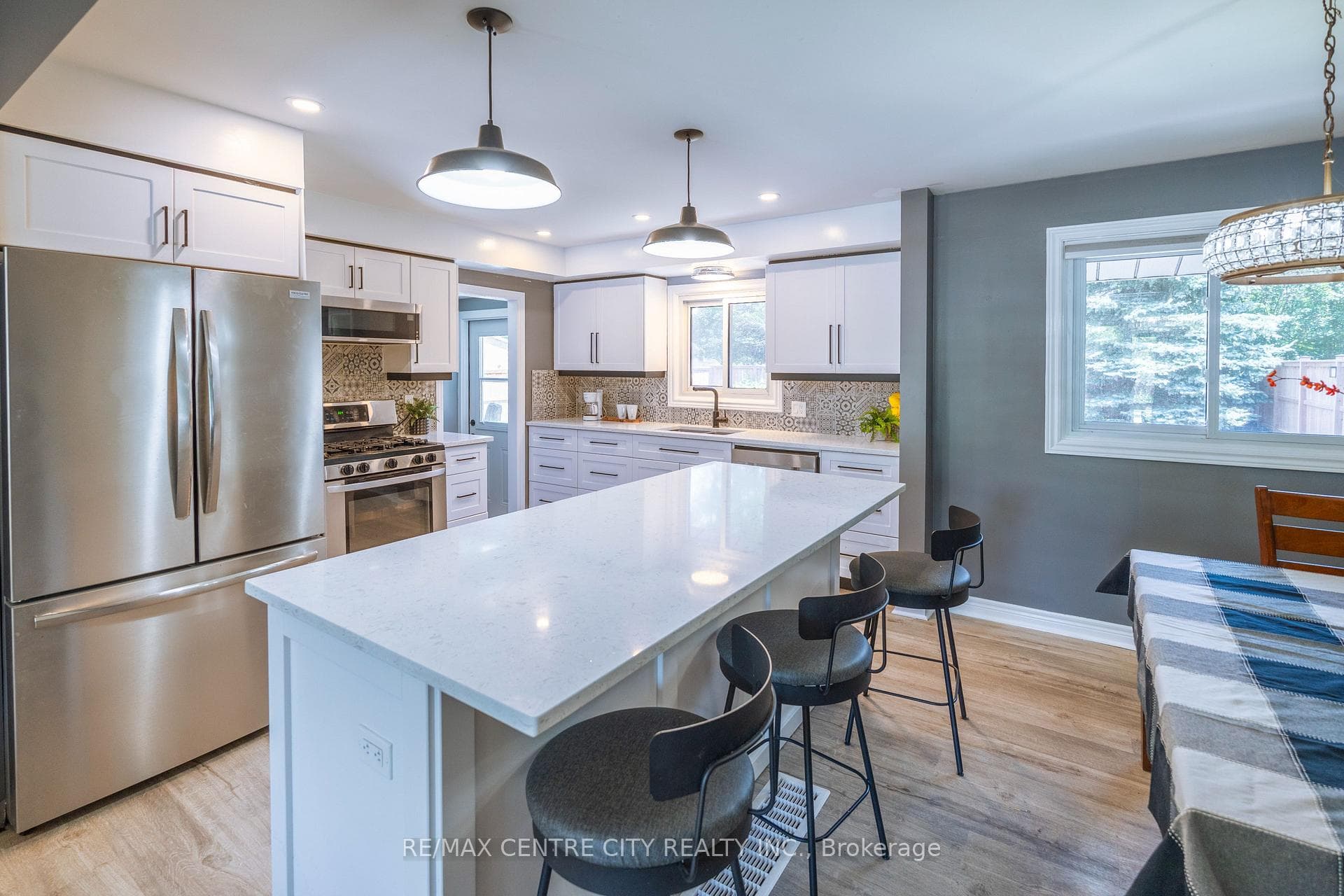 140 Oakwood Place photo 19