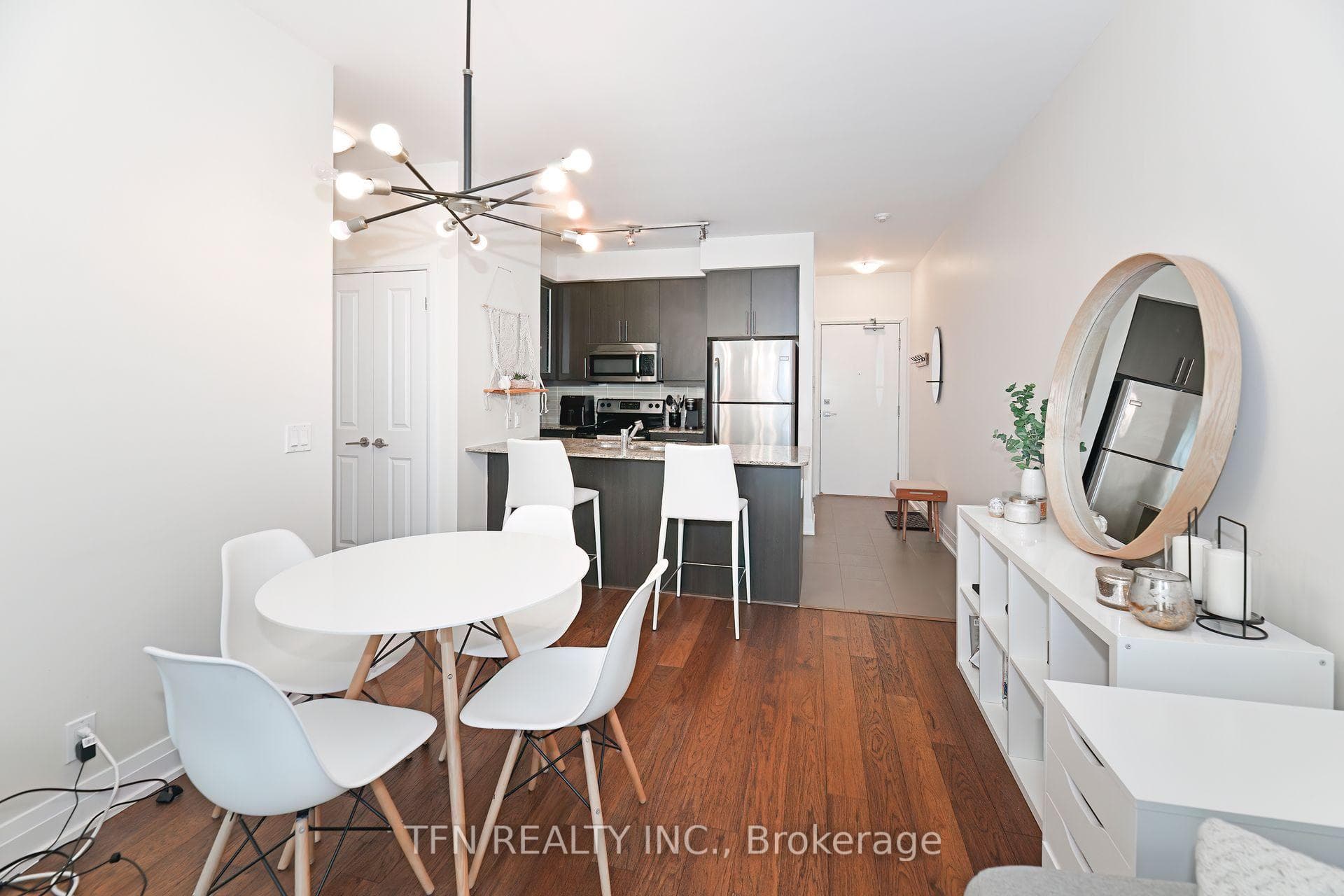 530 St Clair Avenue Unit 1605 photo 9