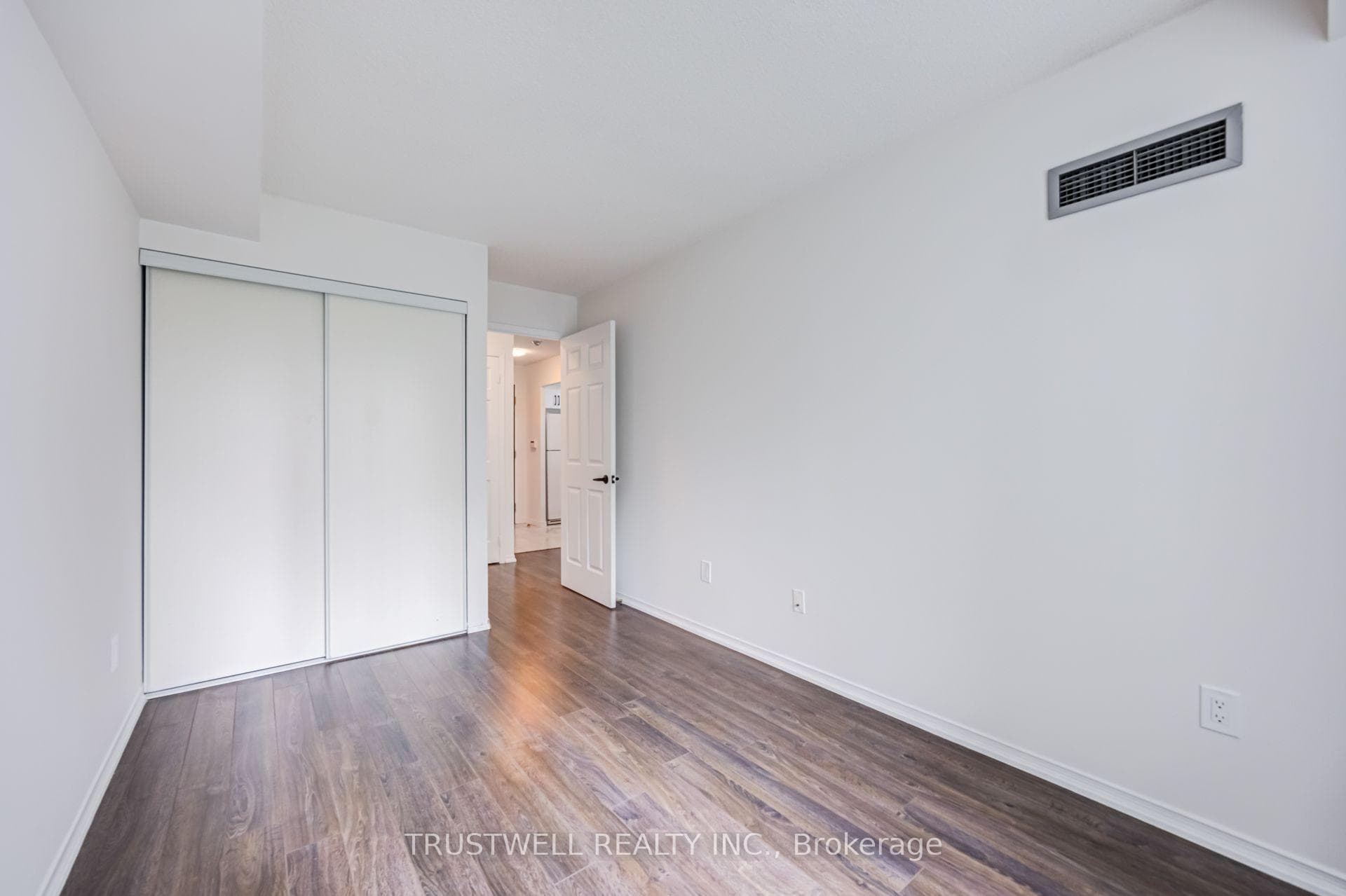 39 Pemberton Avenue Unit 401 photo 18