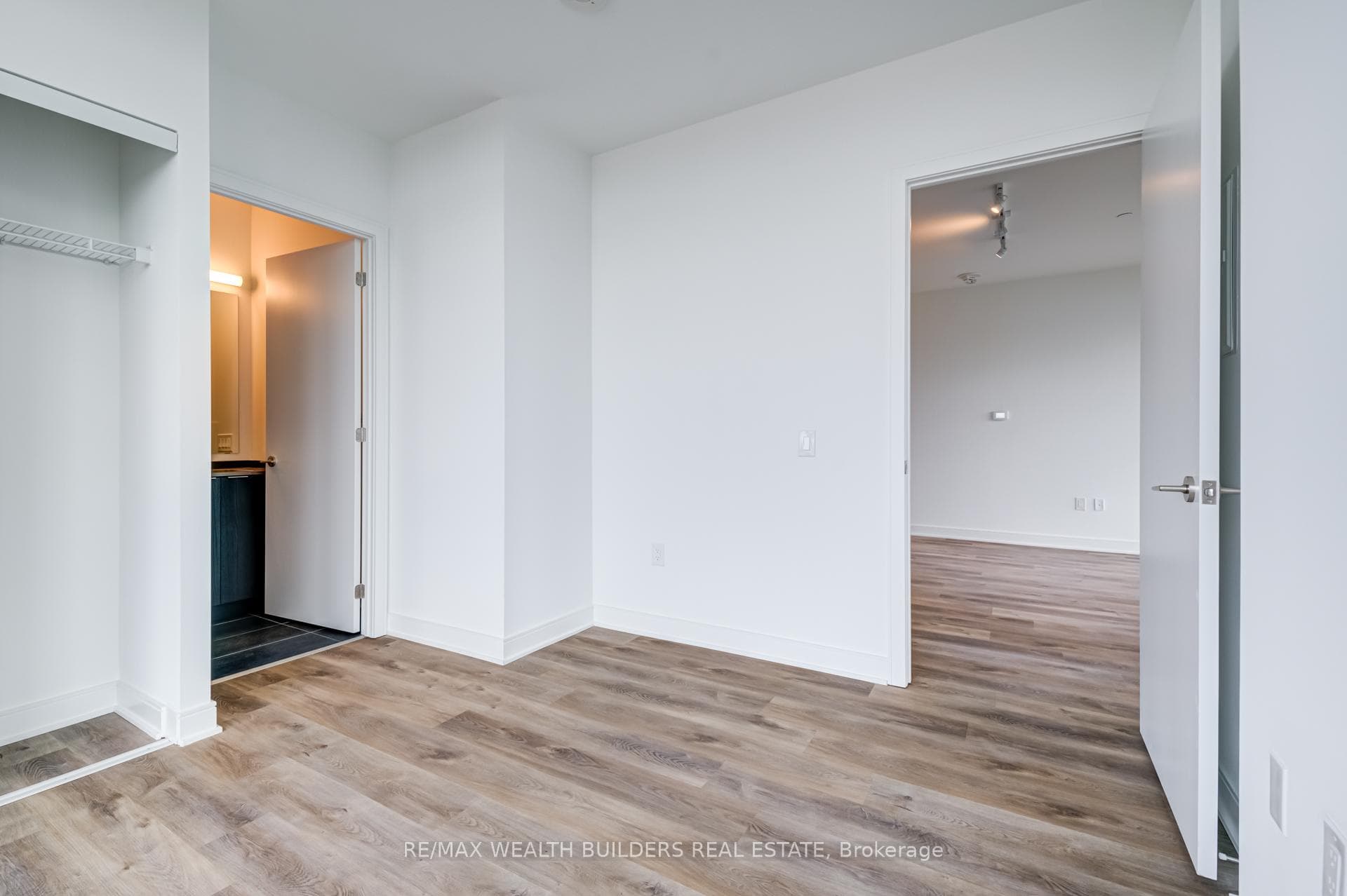 86 Dundas Street Unit 702 photo 19