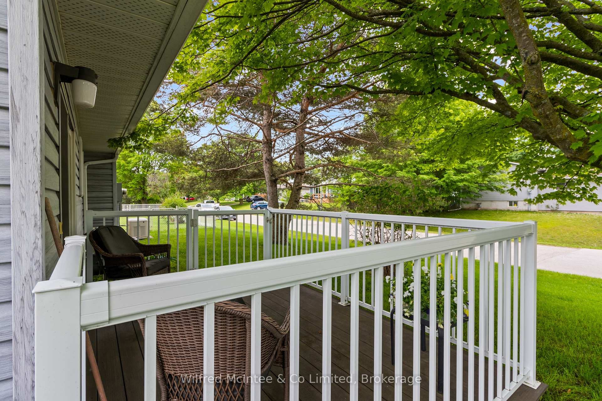 455 Bruce Street photo 11