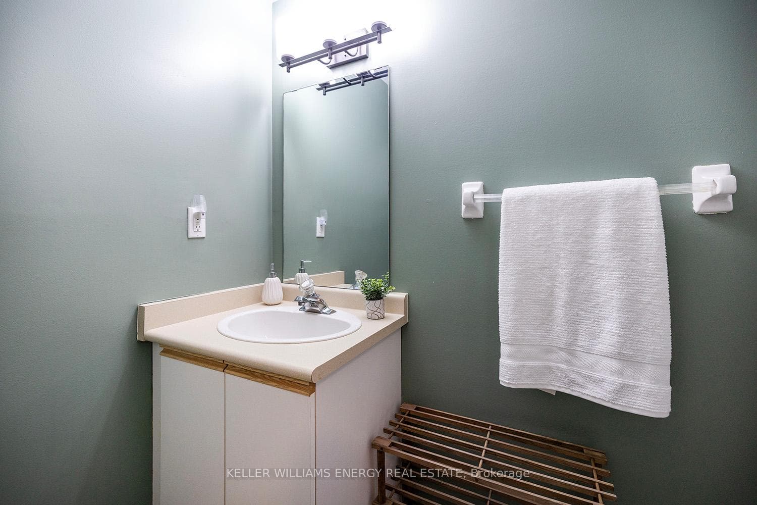 Lower Level 3 Pc Bath