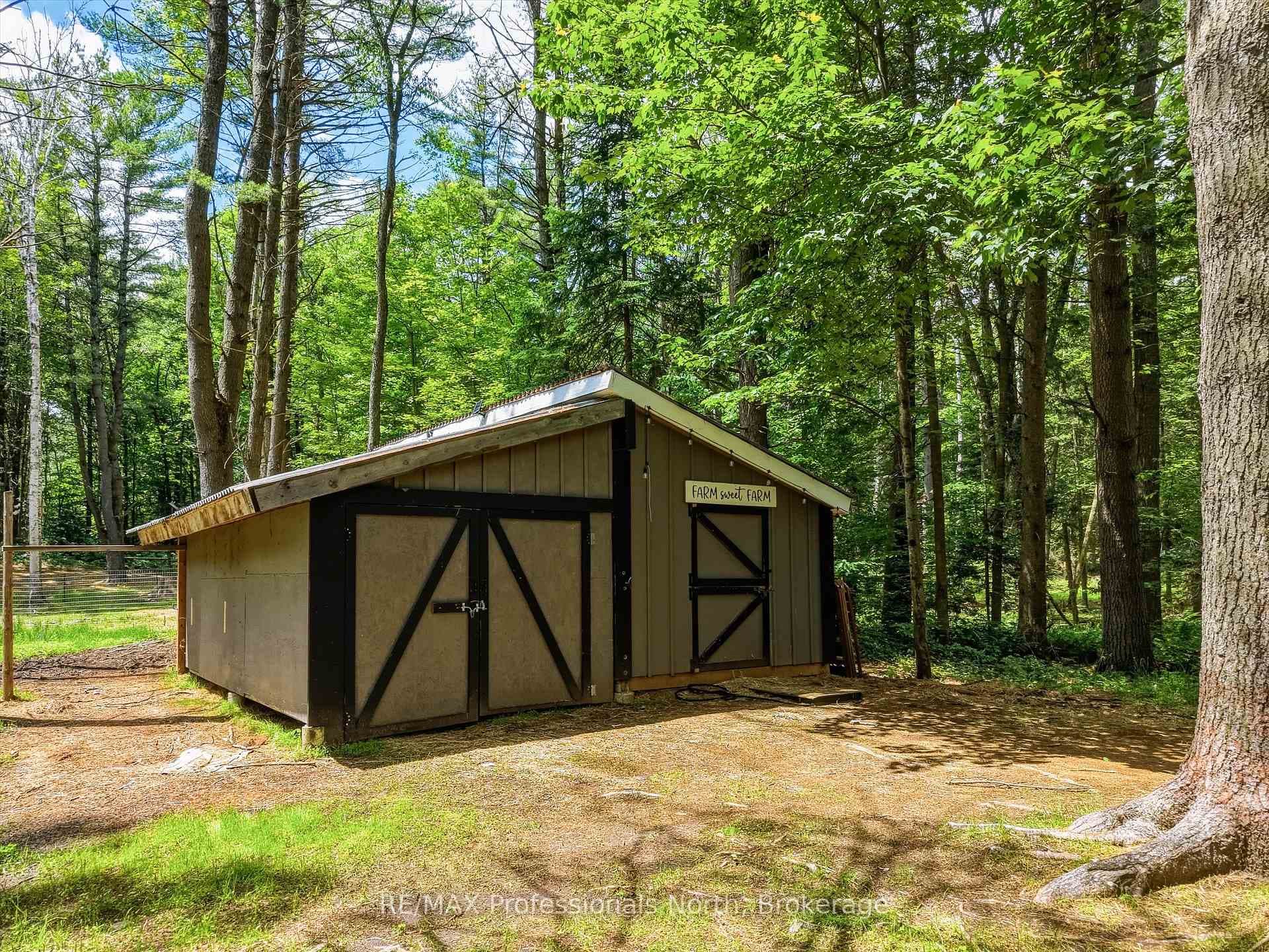 81 WATSON Lane photo 40