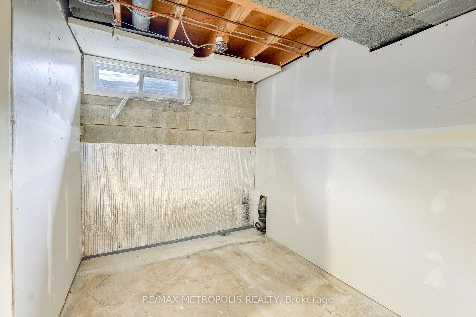 485 Bentinck Drive photo 29